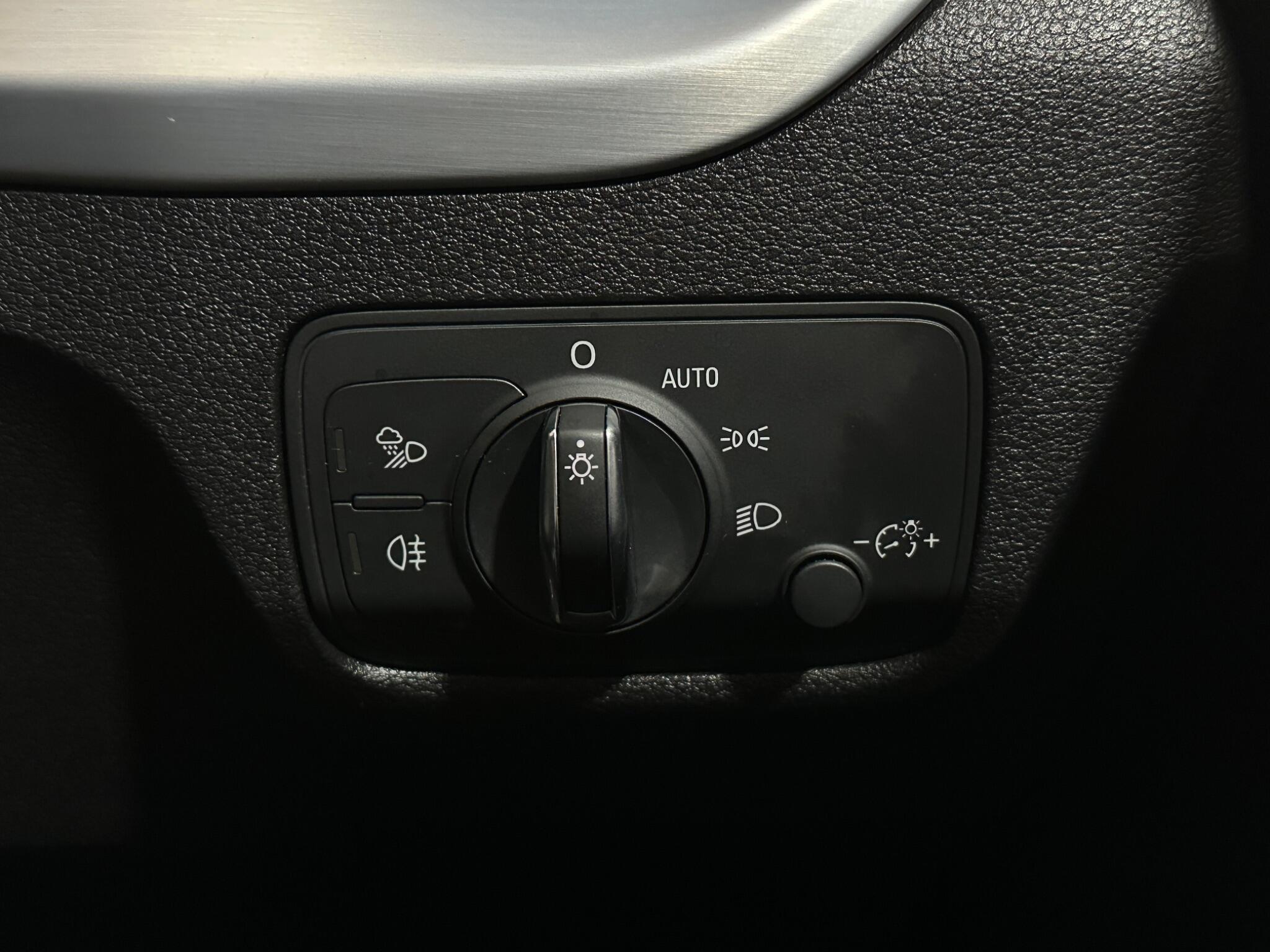 Audi Q2 view 18