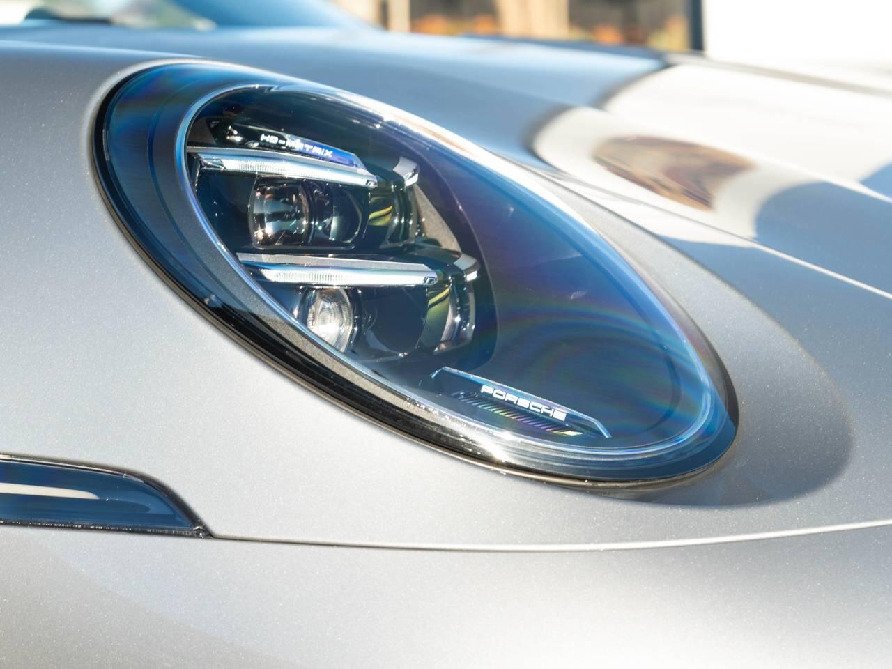 Porsche 911 view 9