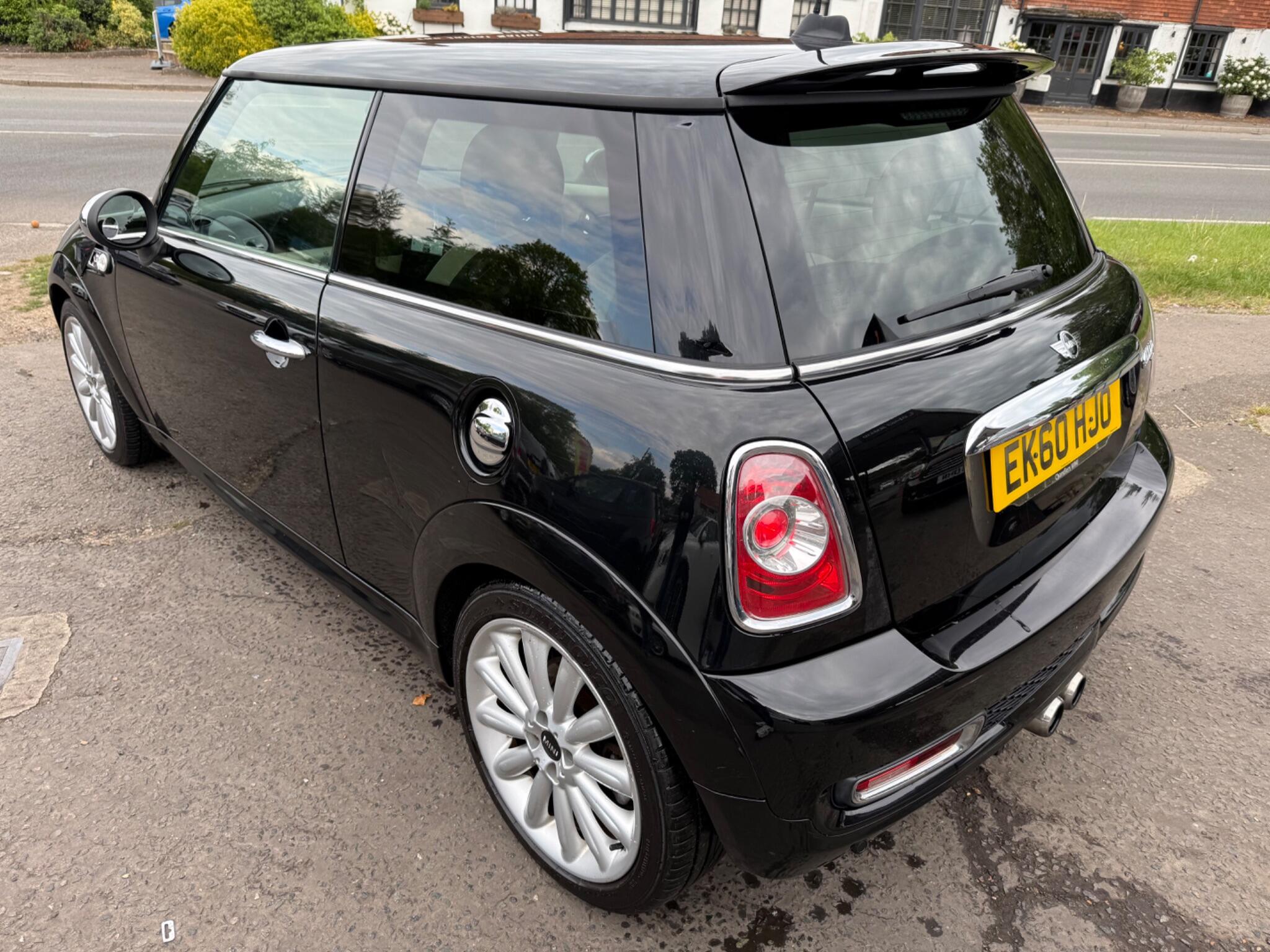 Mini Hatch view 6
