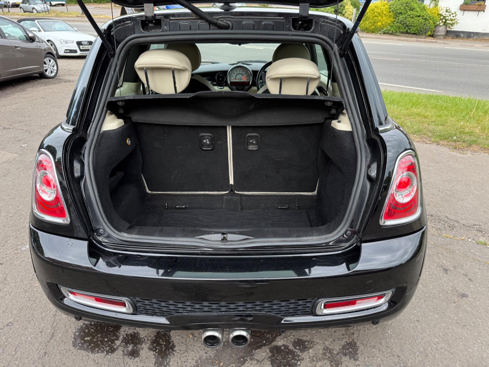 Mini Hatch view 29