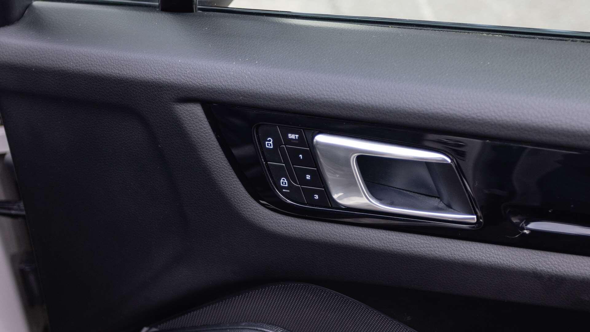 Porsche Cayenne view 26