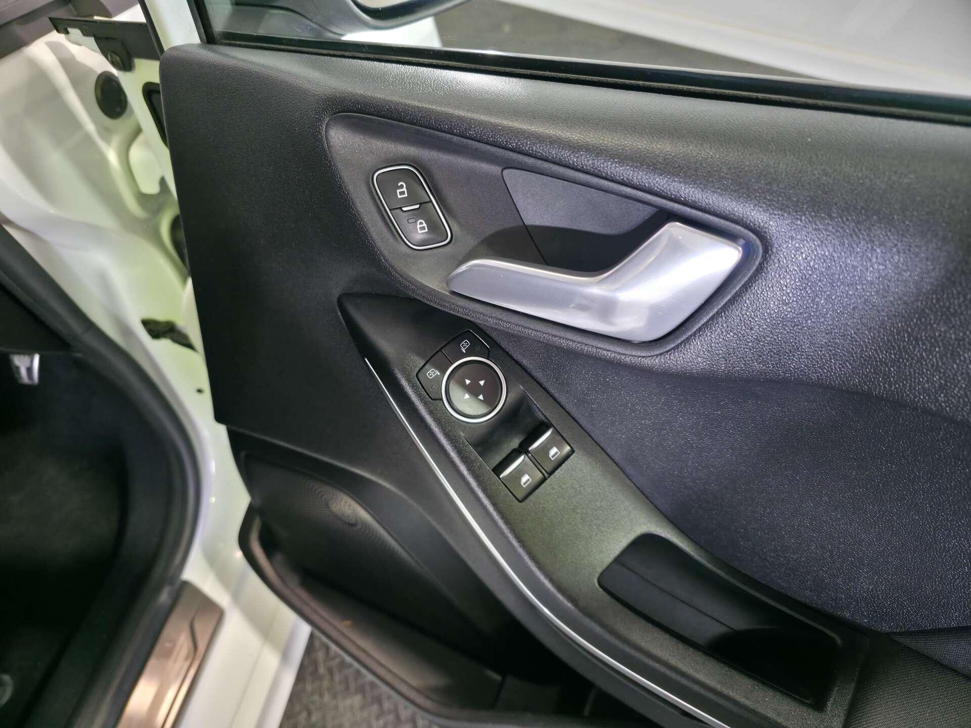 Ford Fiesta view 20