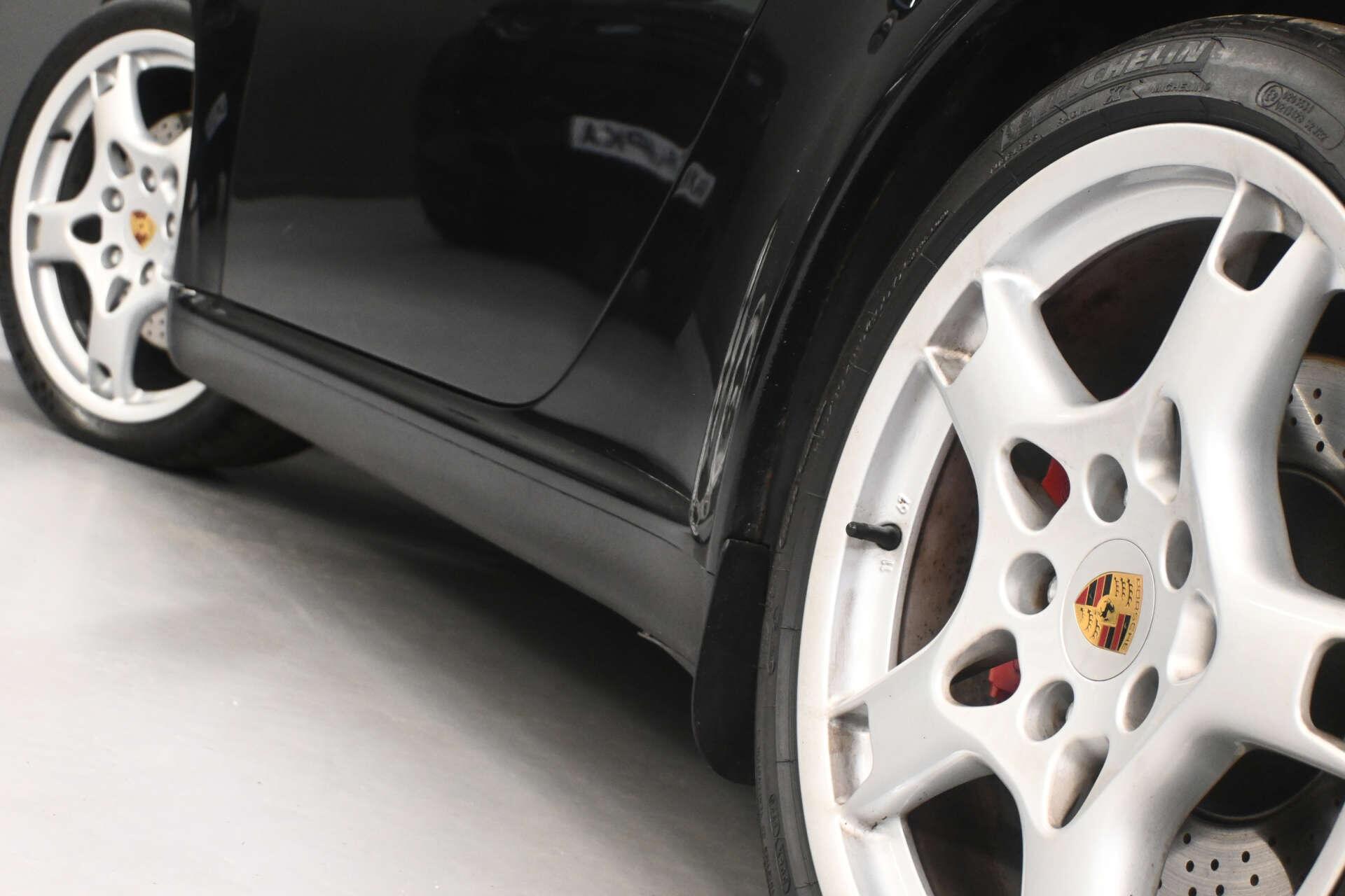 Porsche 911 view 36