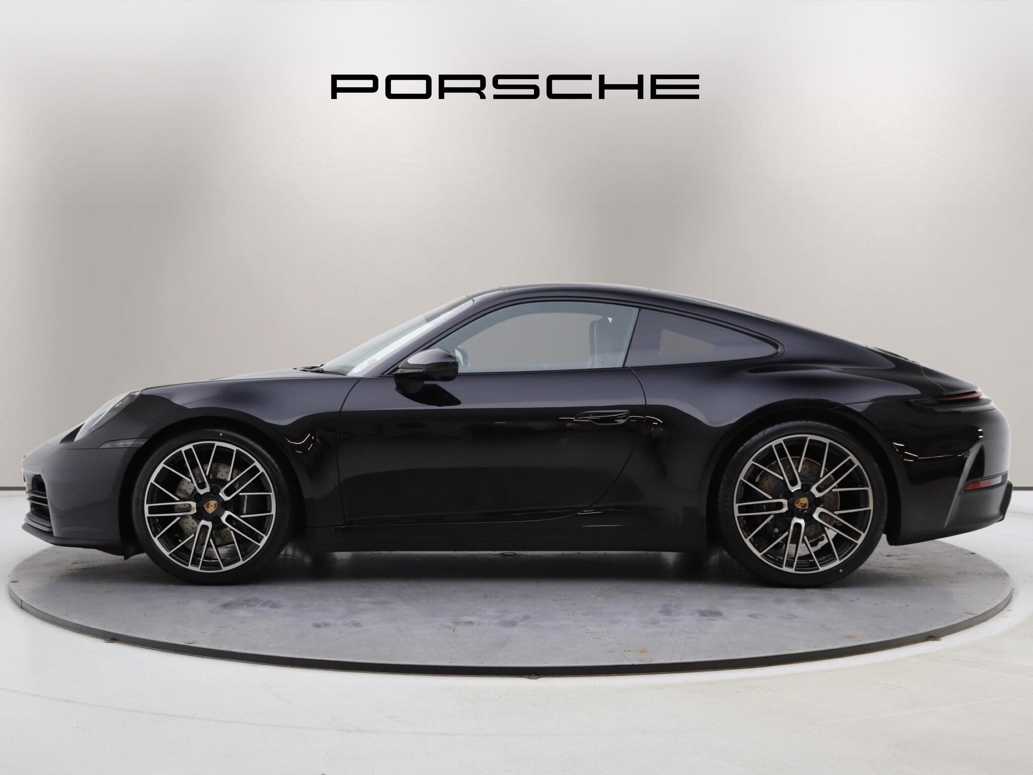 Porsche 911 view 4