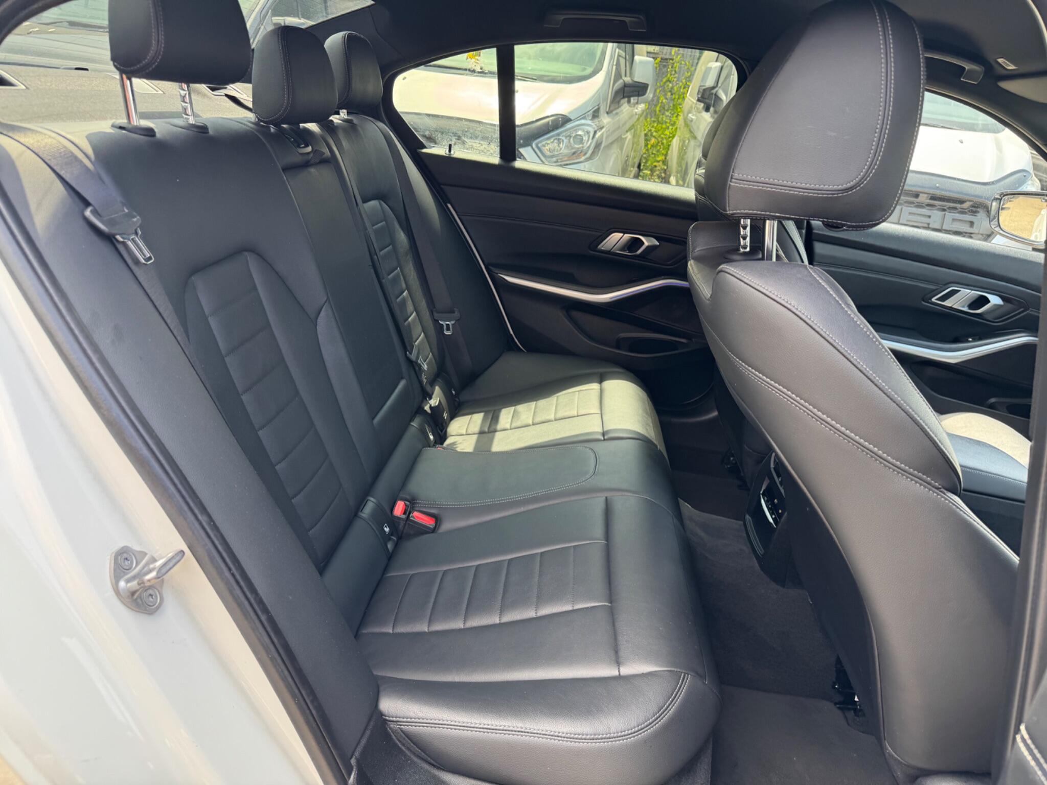 BMW 3 Series view 20
