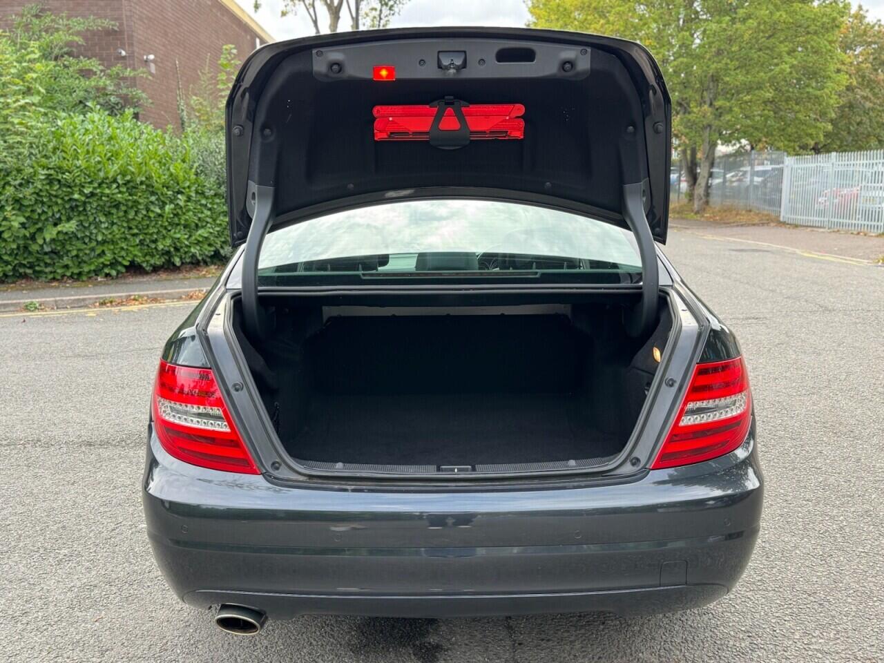 Mercedes-Benz C-Class view 33