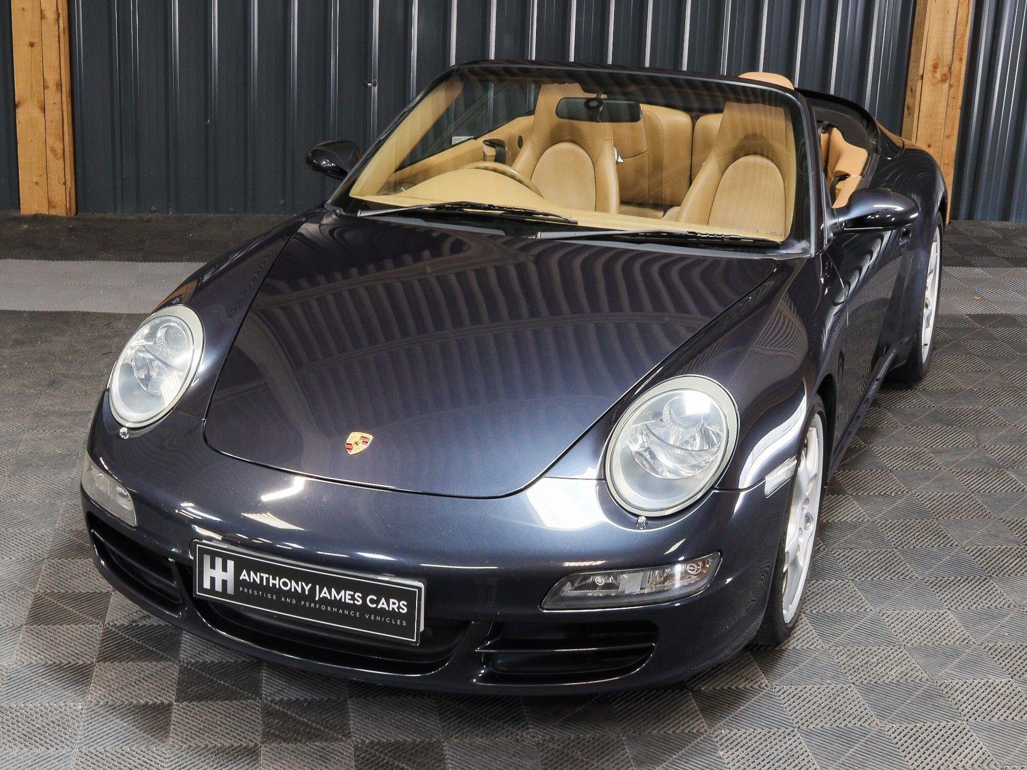 Porsche 911 view 8