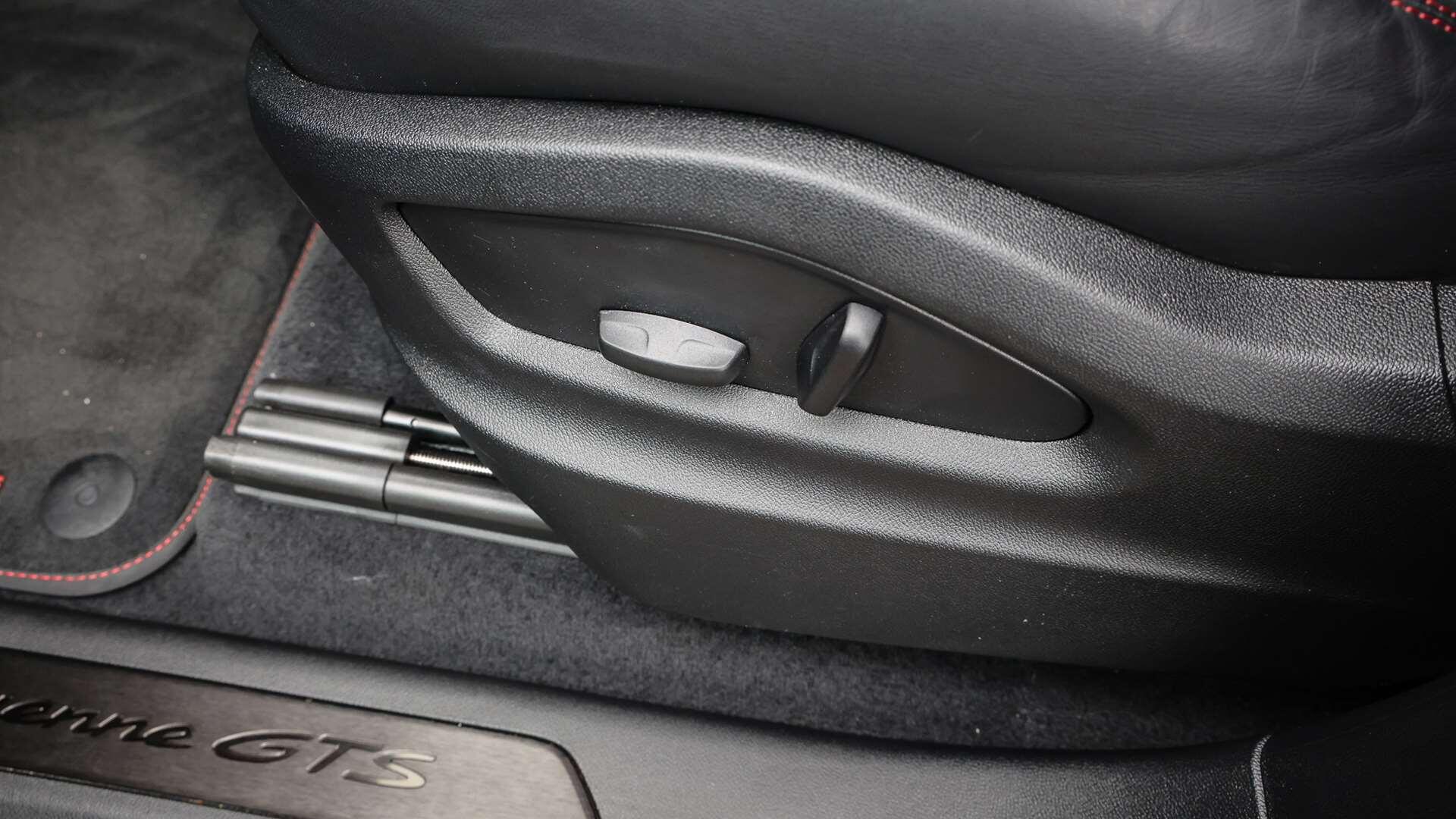 Porsche Cayenne view 23