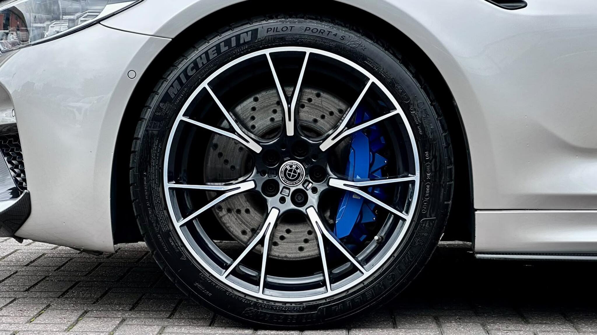 BMW M5 view 21