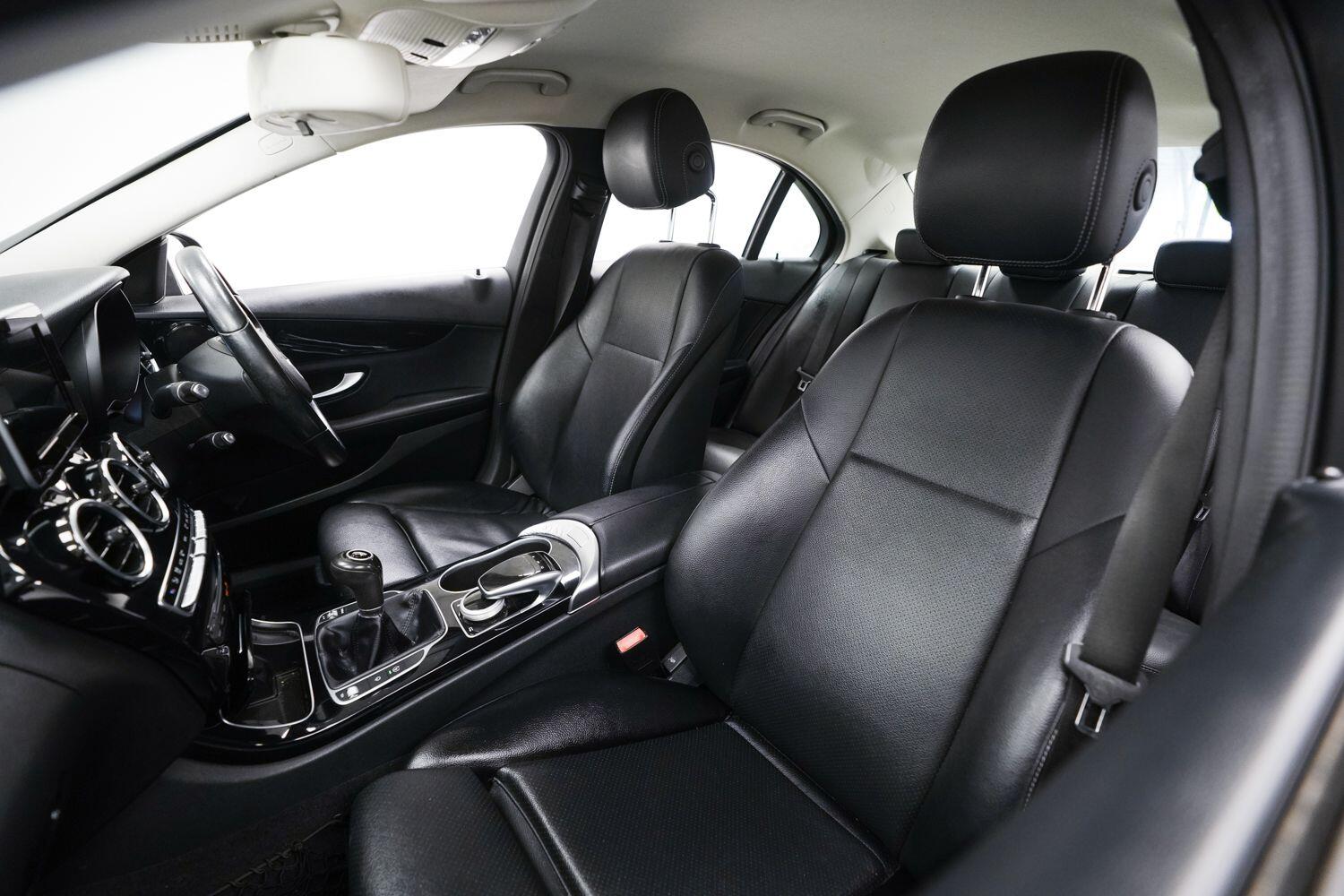 Mercedes-Benz C-Class view 23