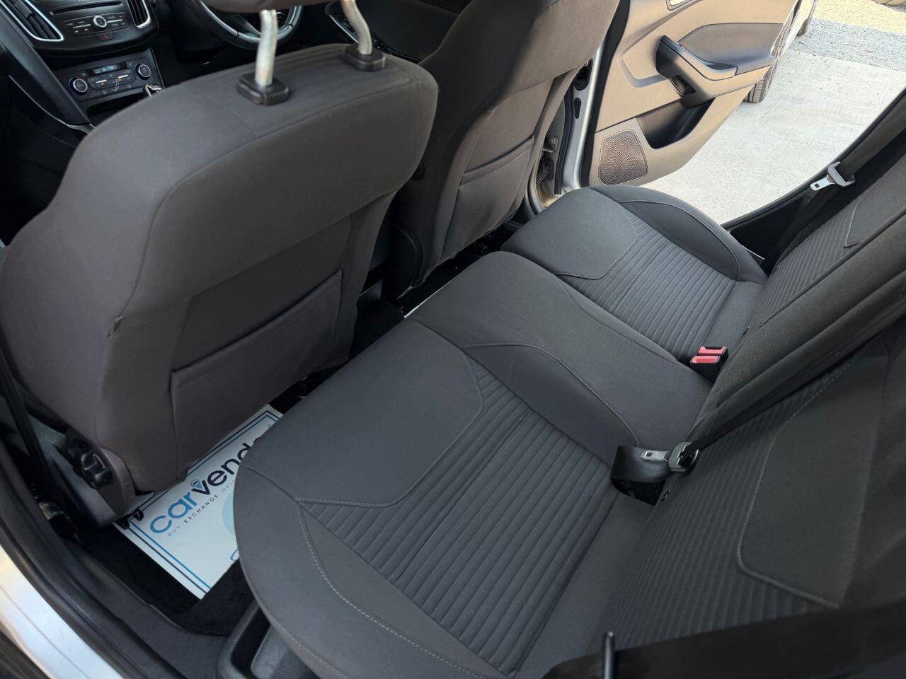 Ford Focus view 17