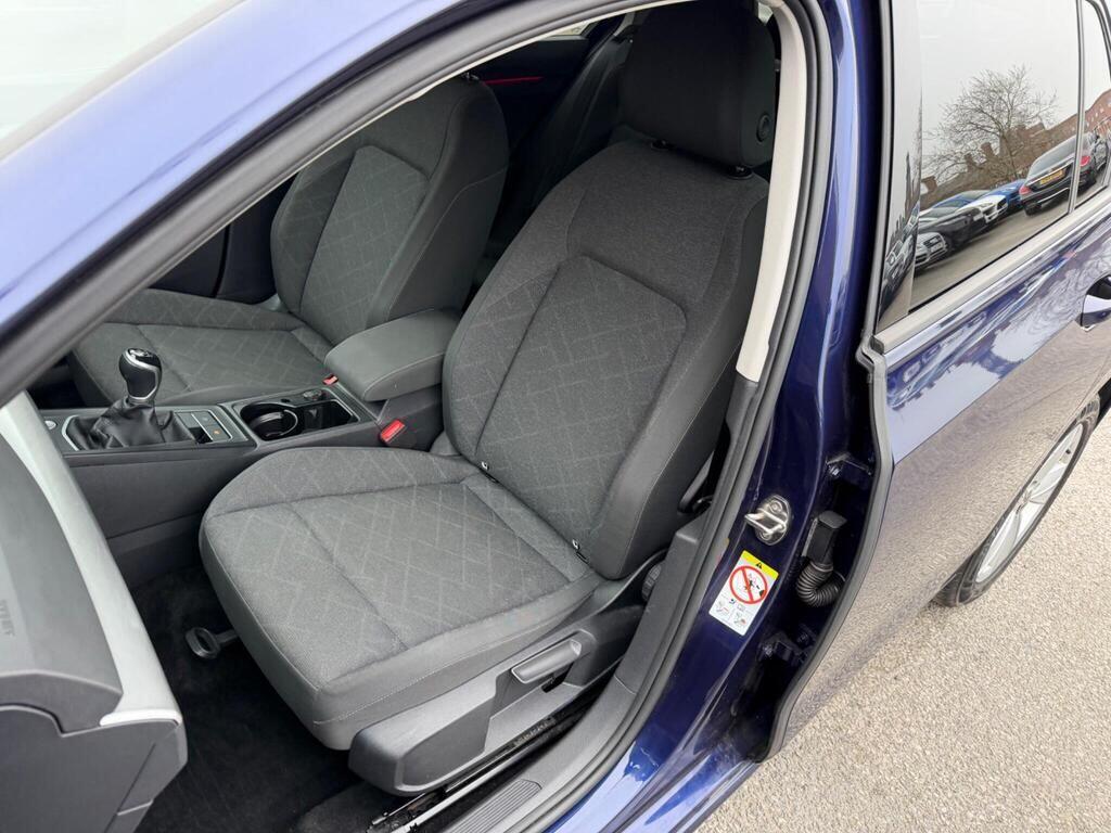 Volkswagen Golf view 17