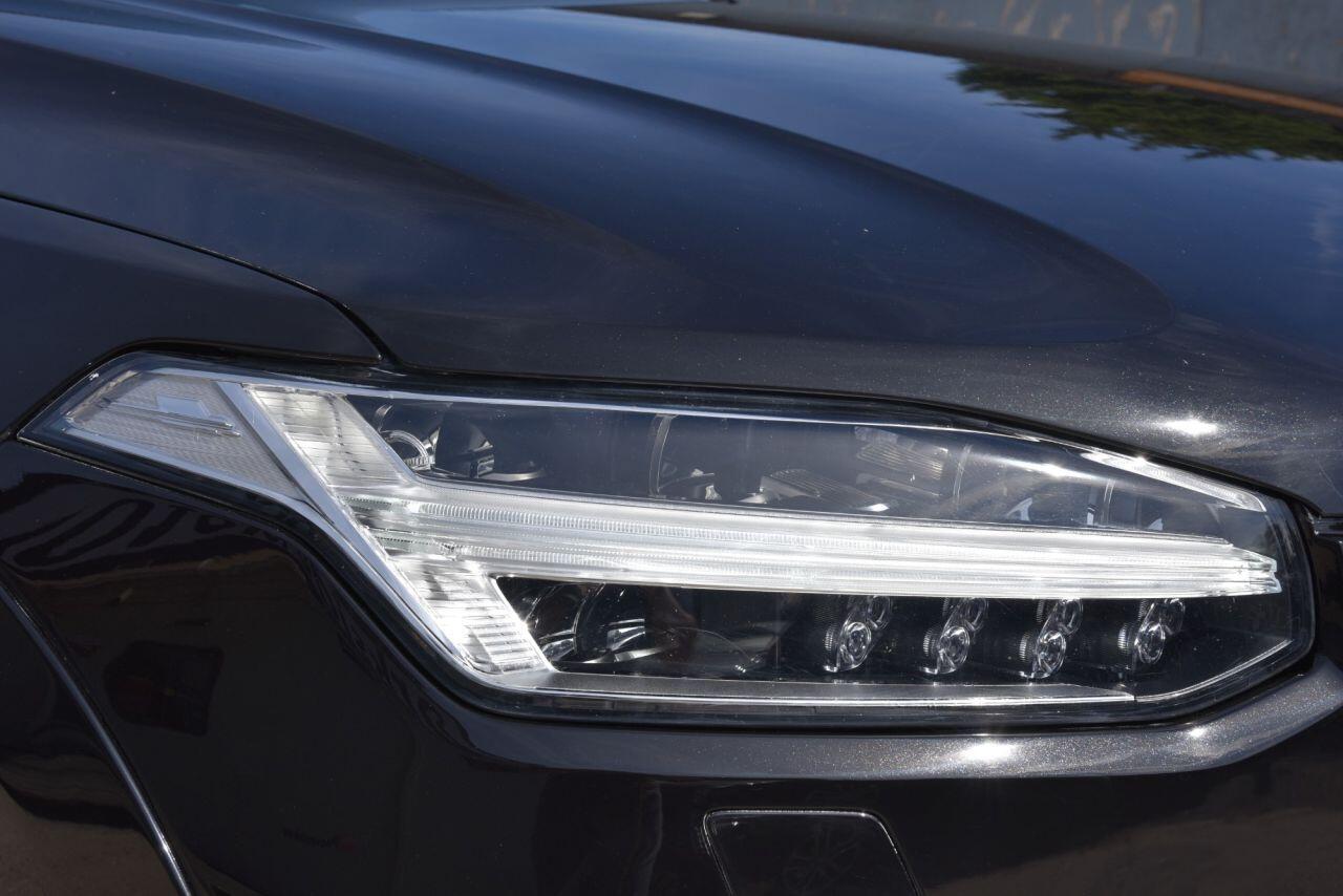 Volvo XC90 view 11