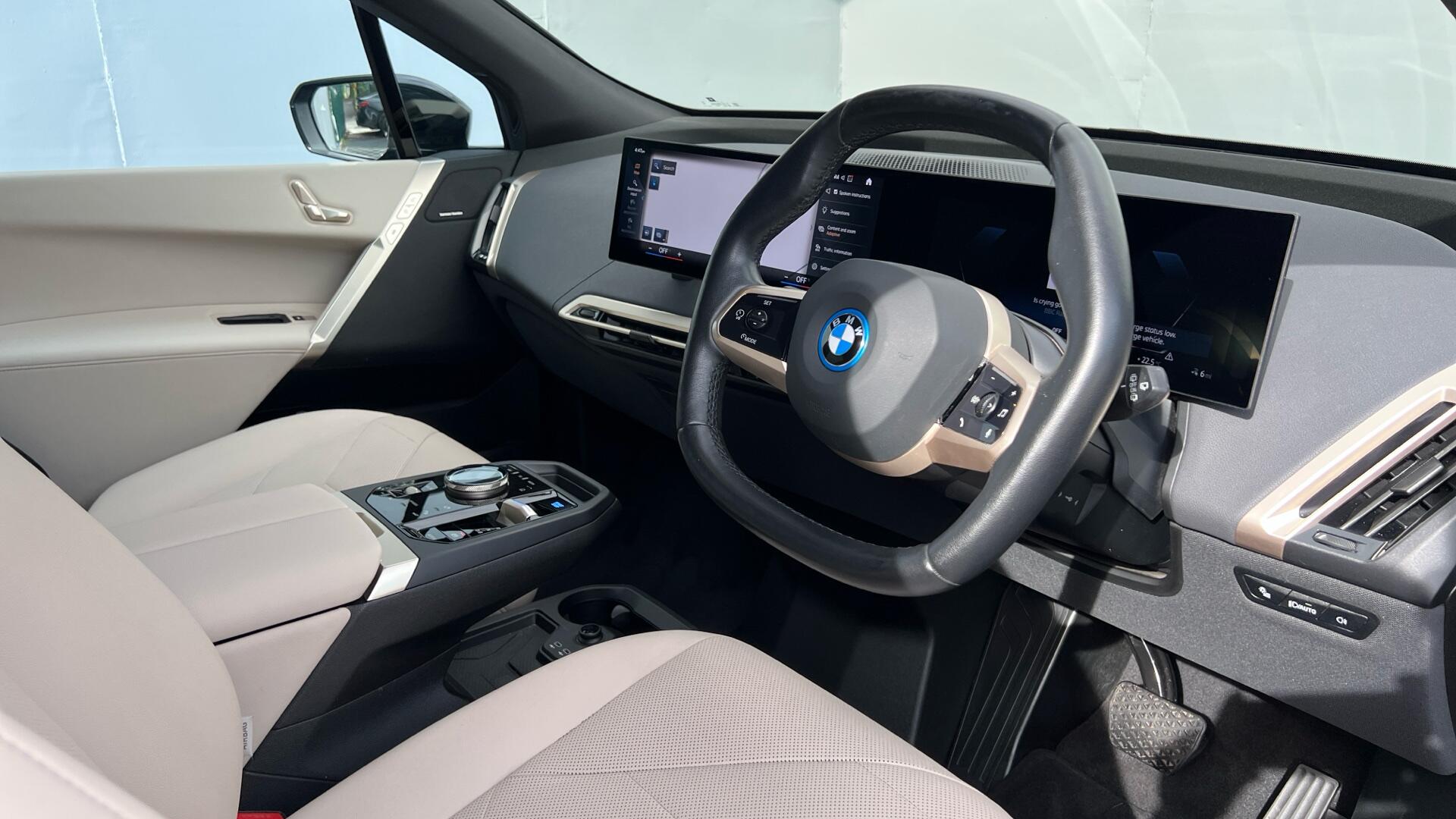 BMW Ix view 6