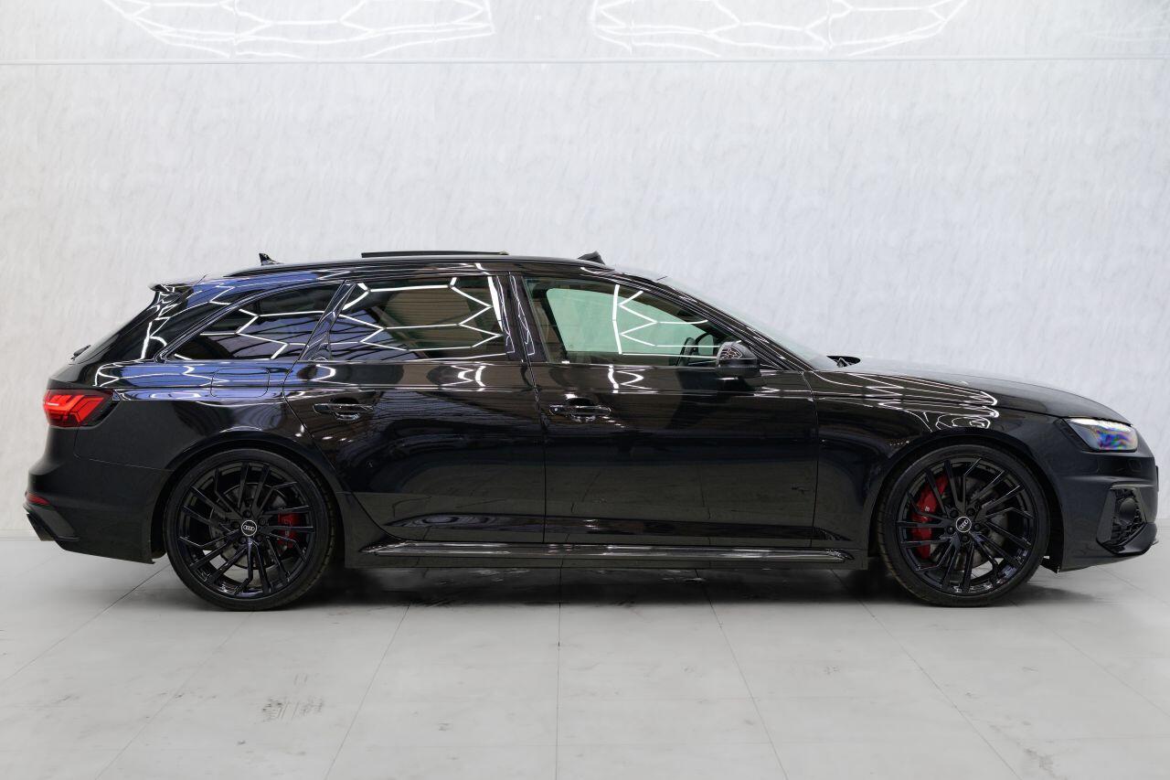 Audi RS4 view 12