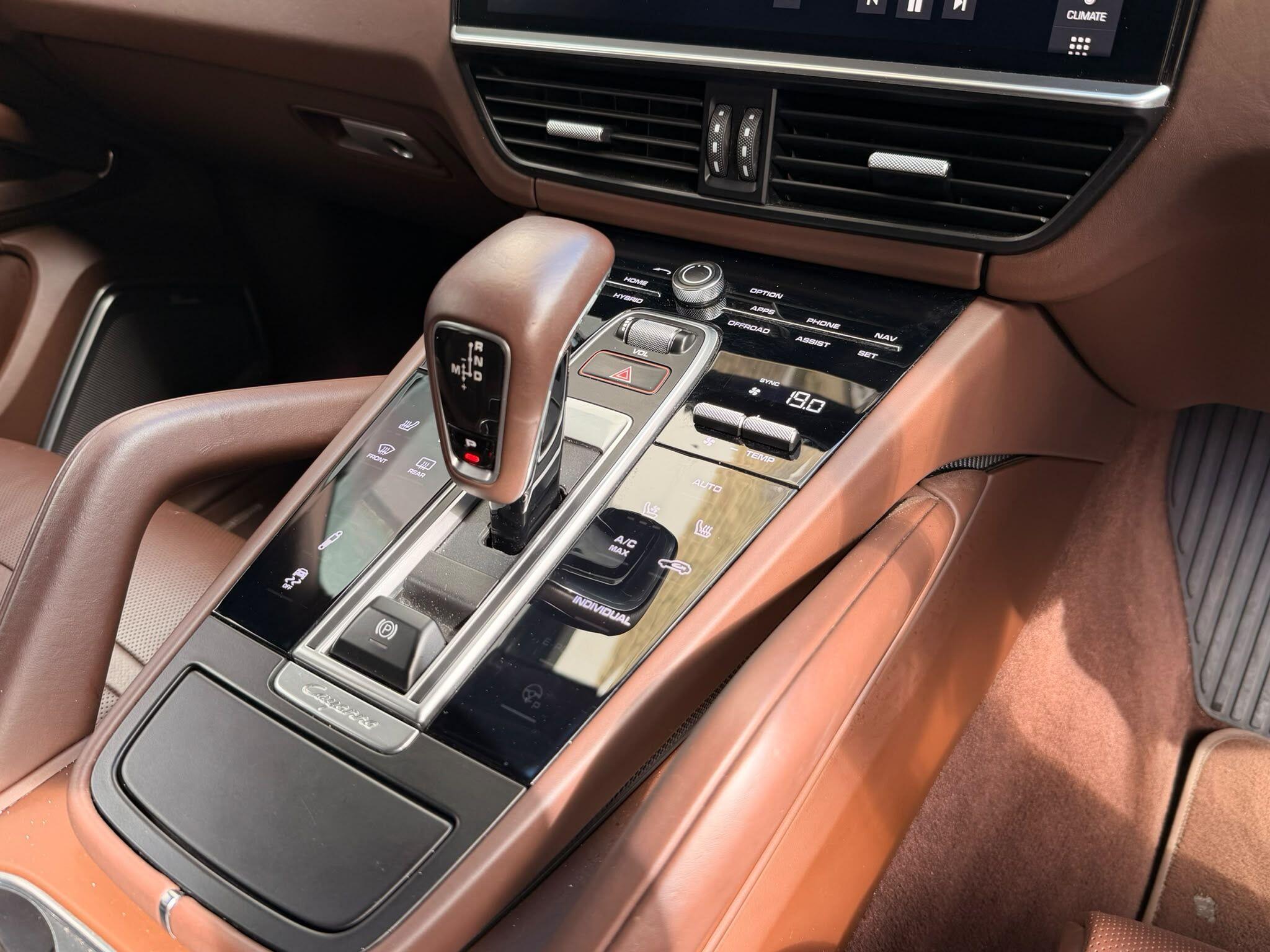Porsche Cayenne view 21