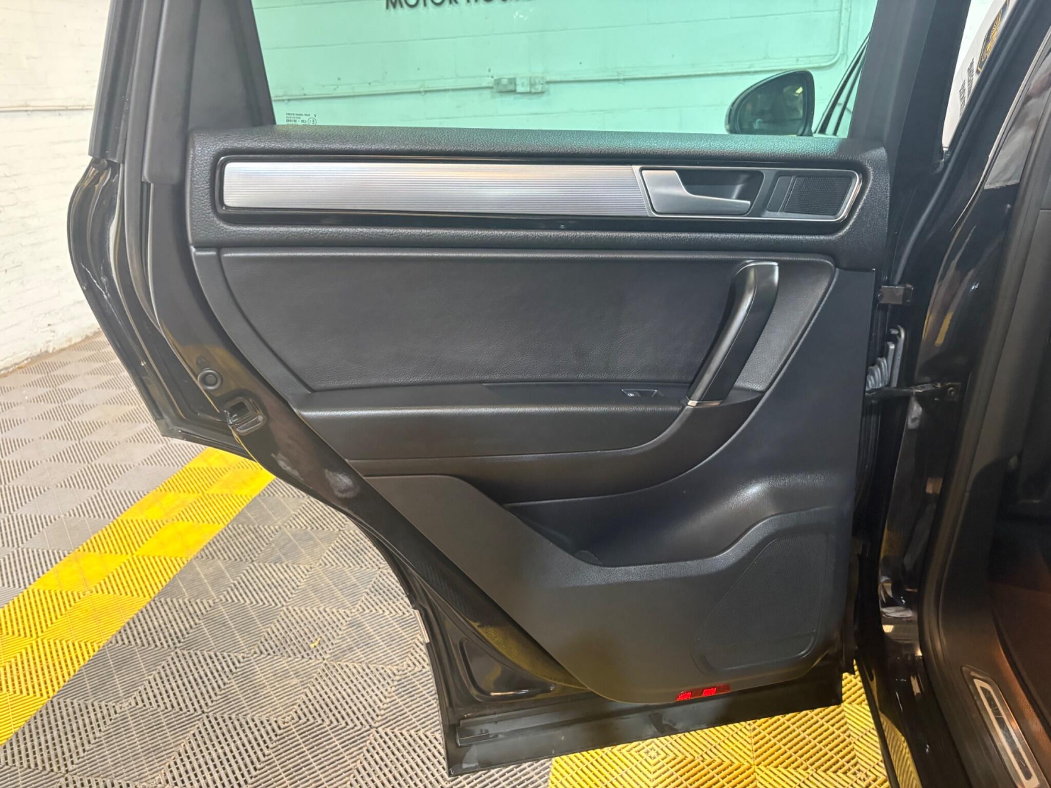 Volkswagen Touareg view 53