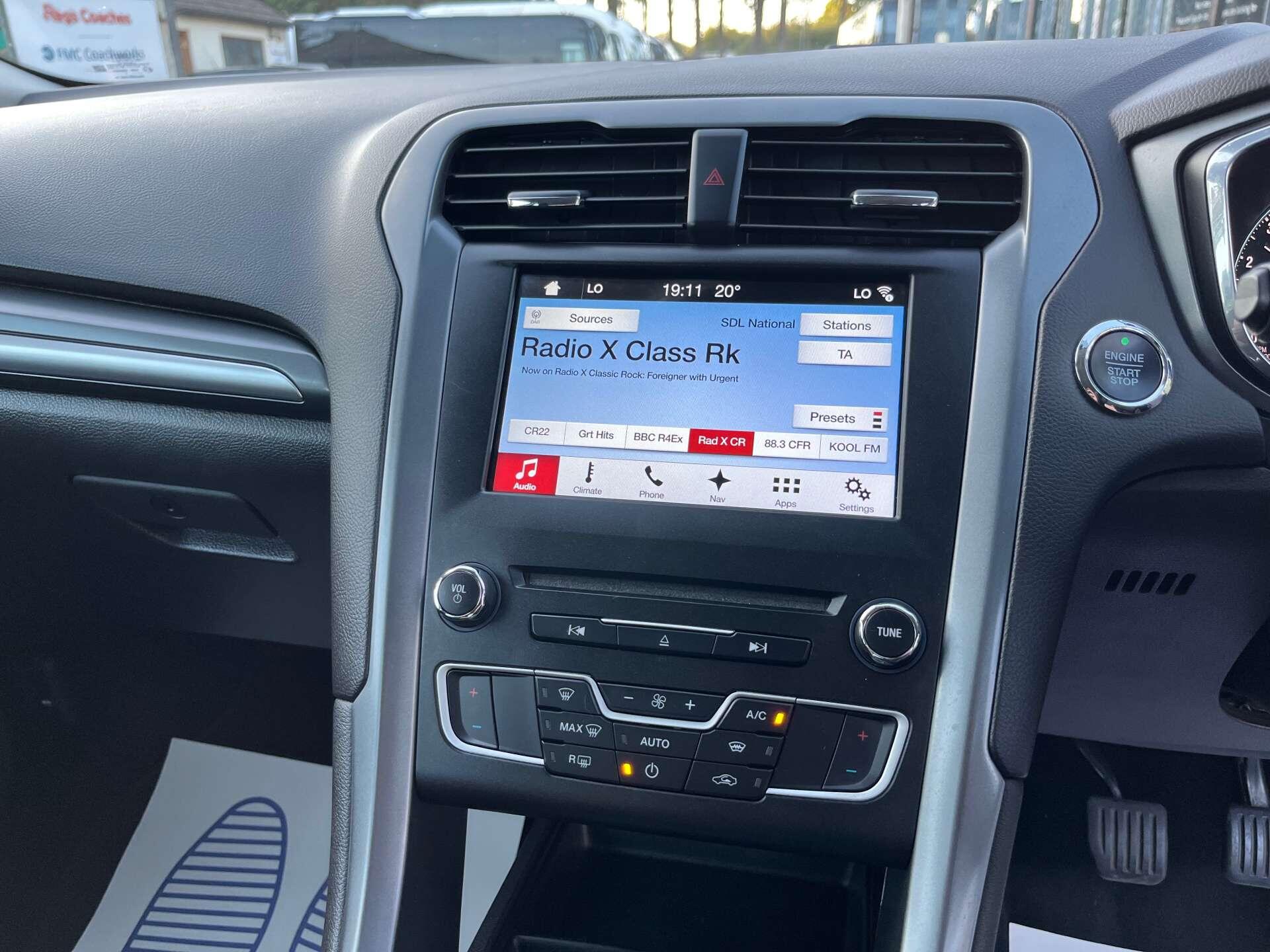 Ford Mondeo view 43