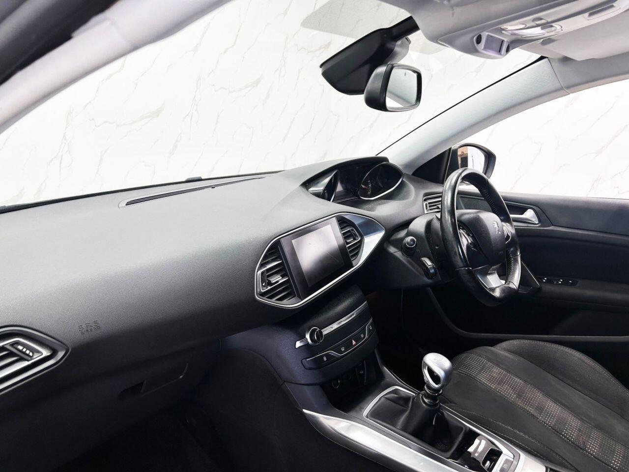 Peugeot 308 view 13