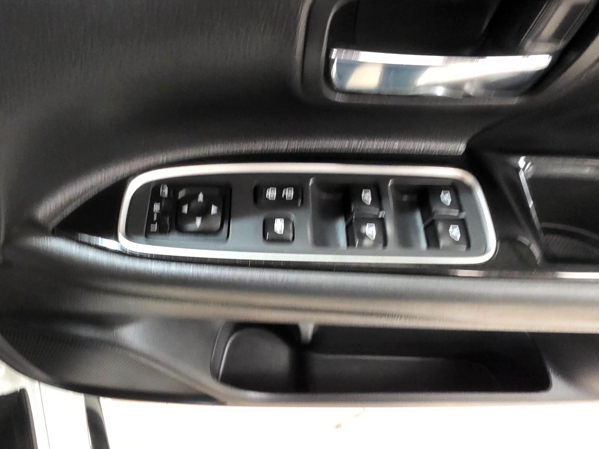 Mitsubishi Outlander view 13