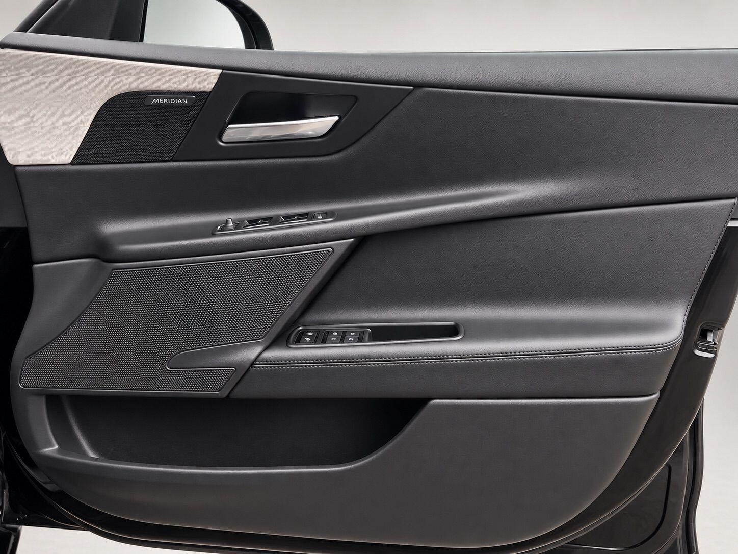 Jaguar Xe view 17
