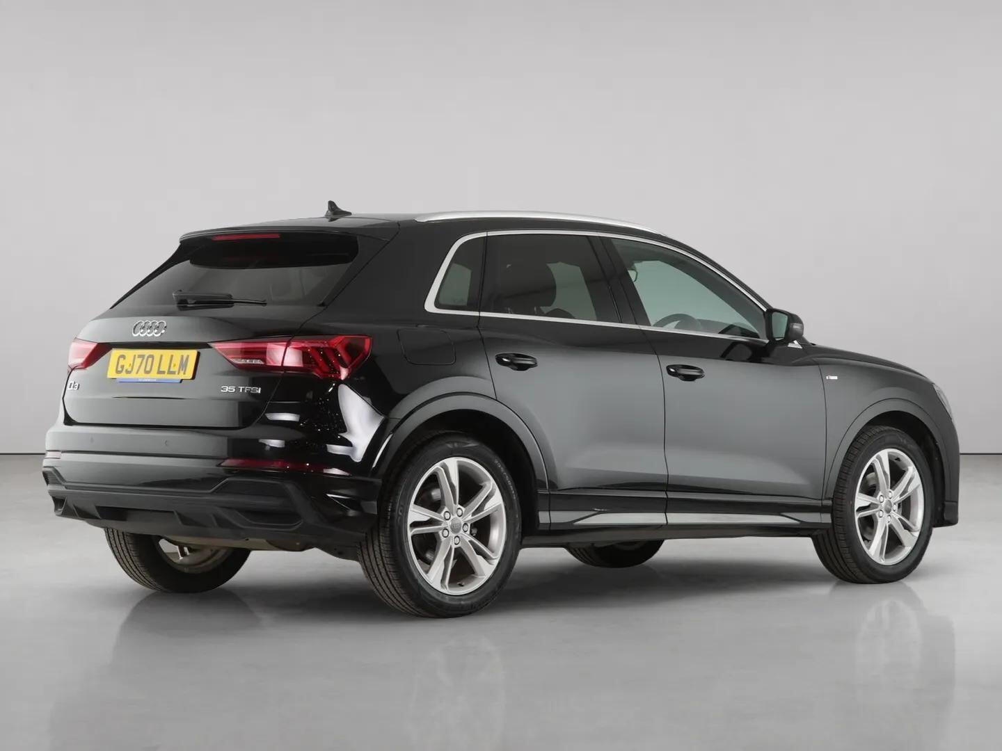 Audi Q3 view 8