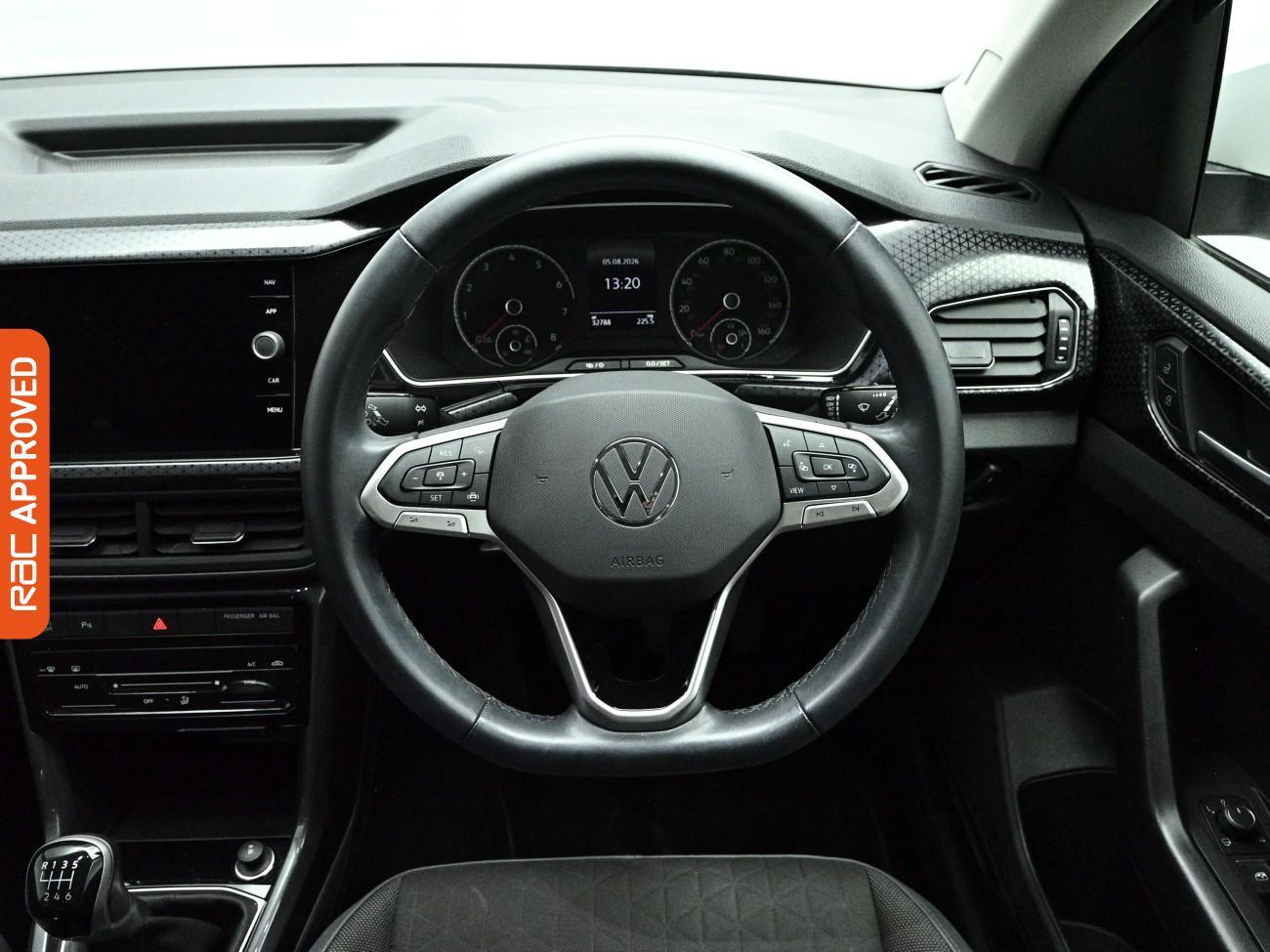 Volkswagen T-Cross view 9
