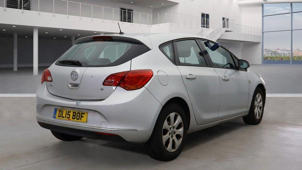 Vauxhall Astra view 4