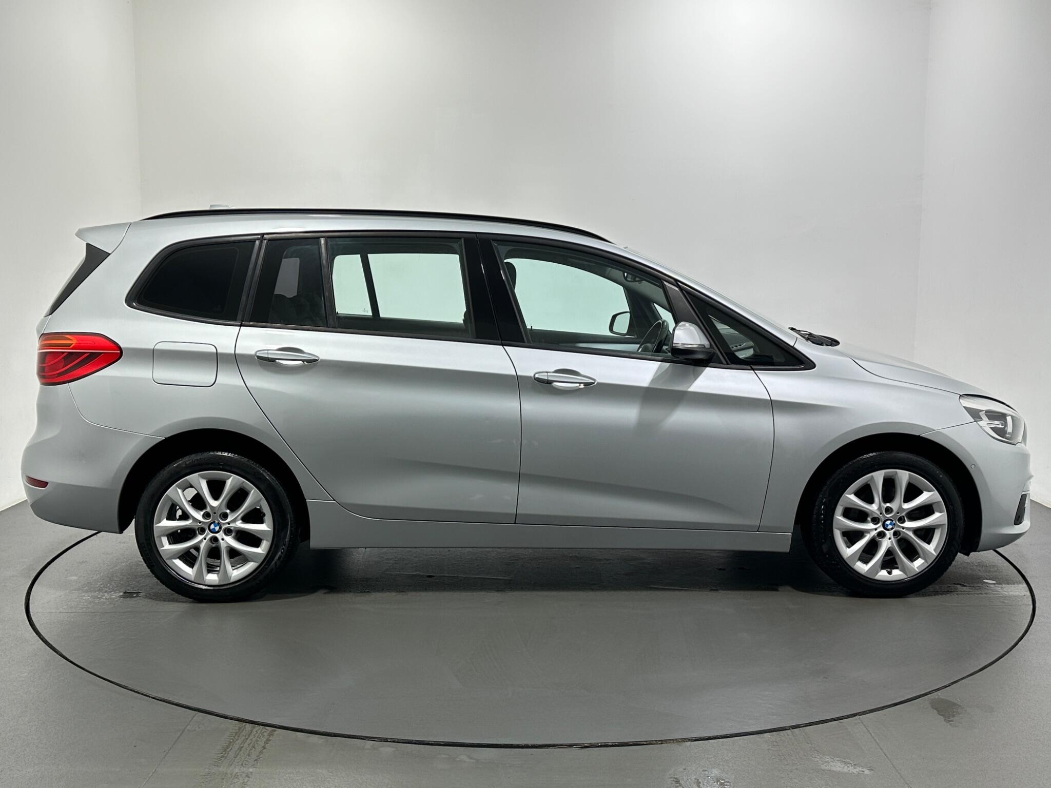 BMW 2 Series view 9