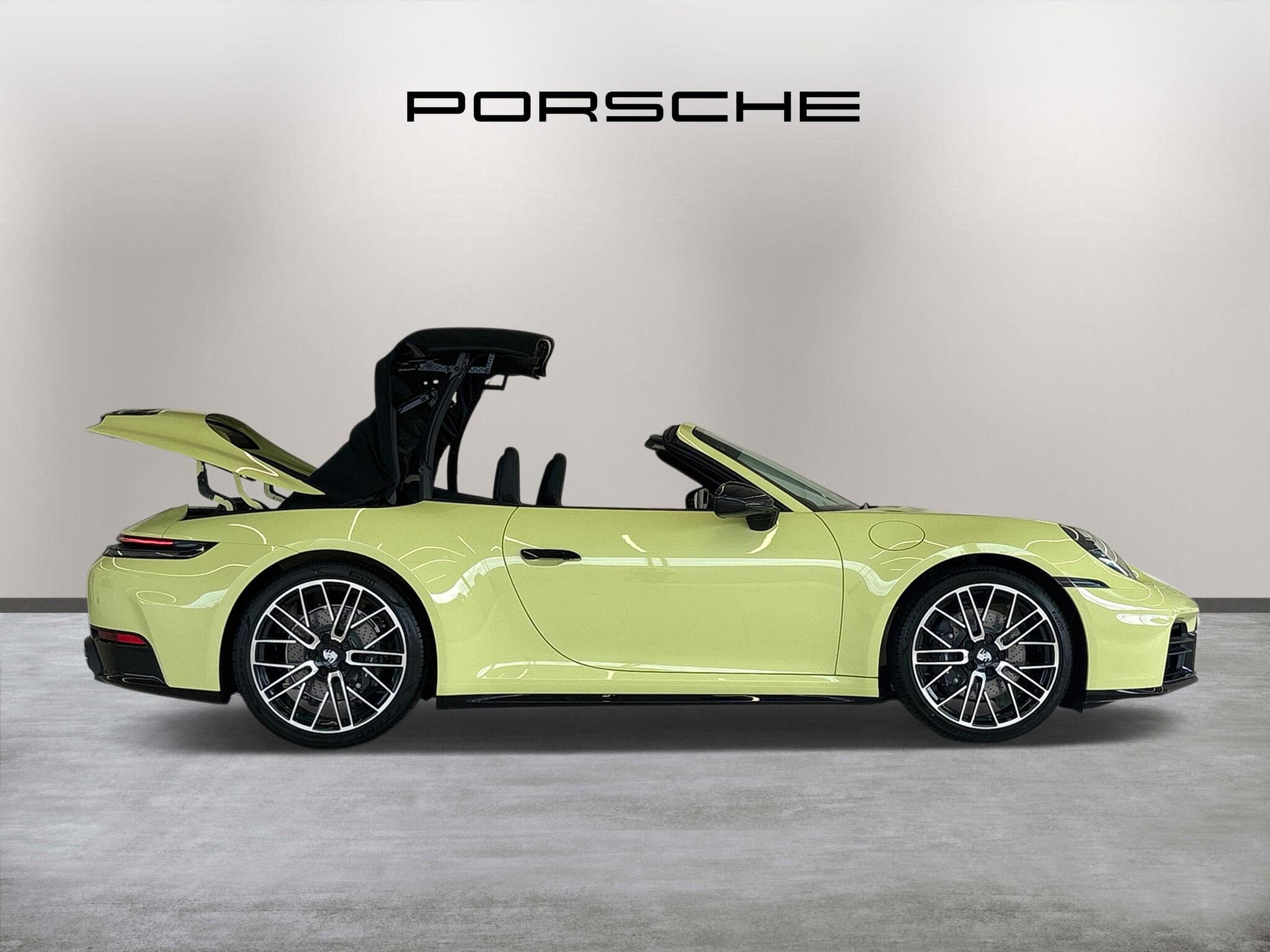Porsche 911 view 15