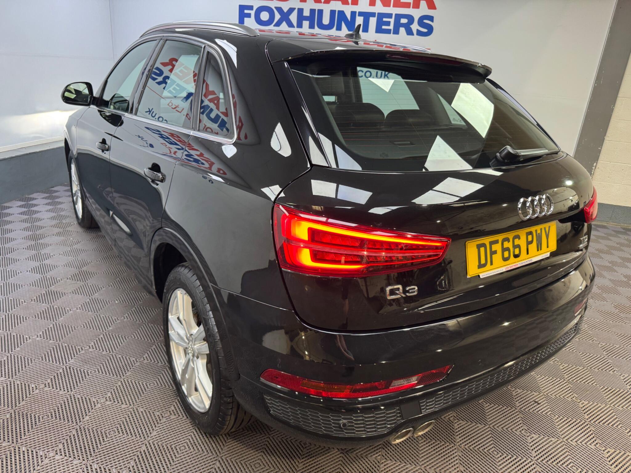 Audi Q3 view 26
