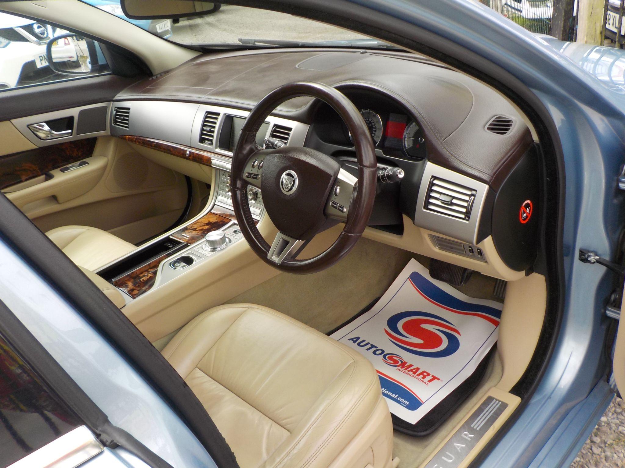 Jaguar XF 3.0d V6 Luxury Auto Euro 5 4dr