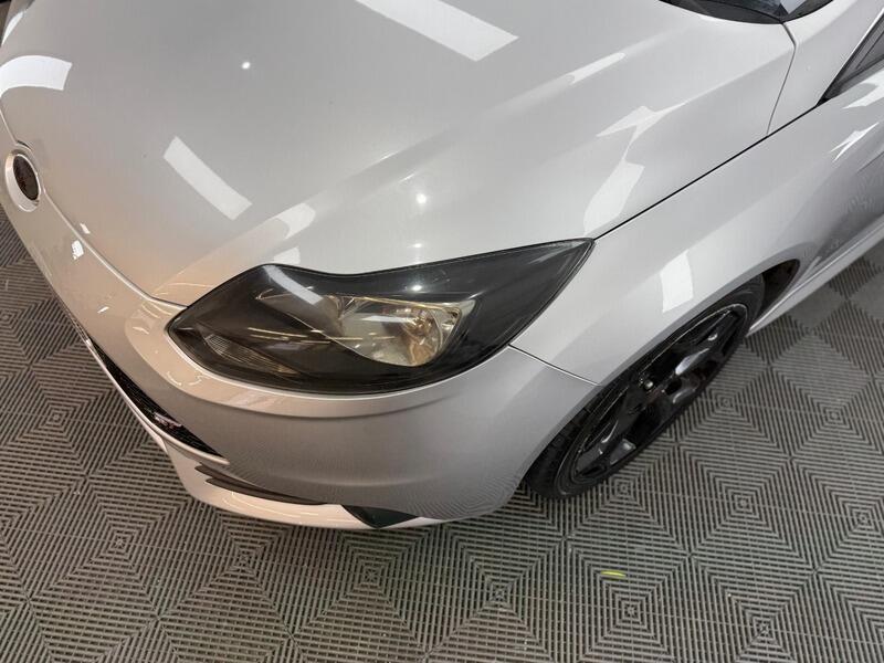 2013 Ford Focus 2.0T EcoBoost ST-2 Euro 5 (s/s) 5dr • 72,500 miles image 10
