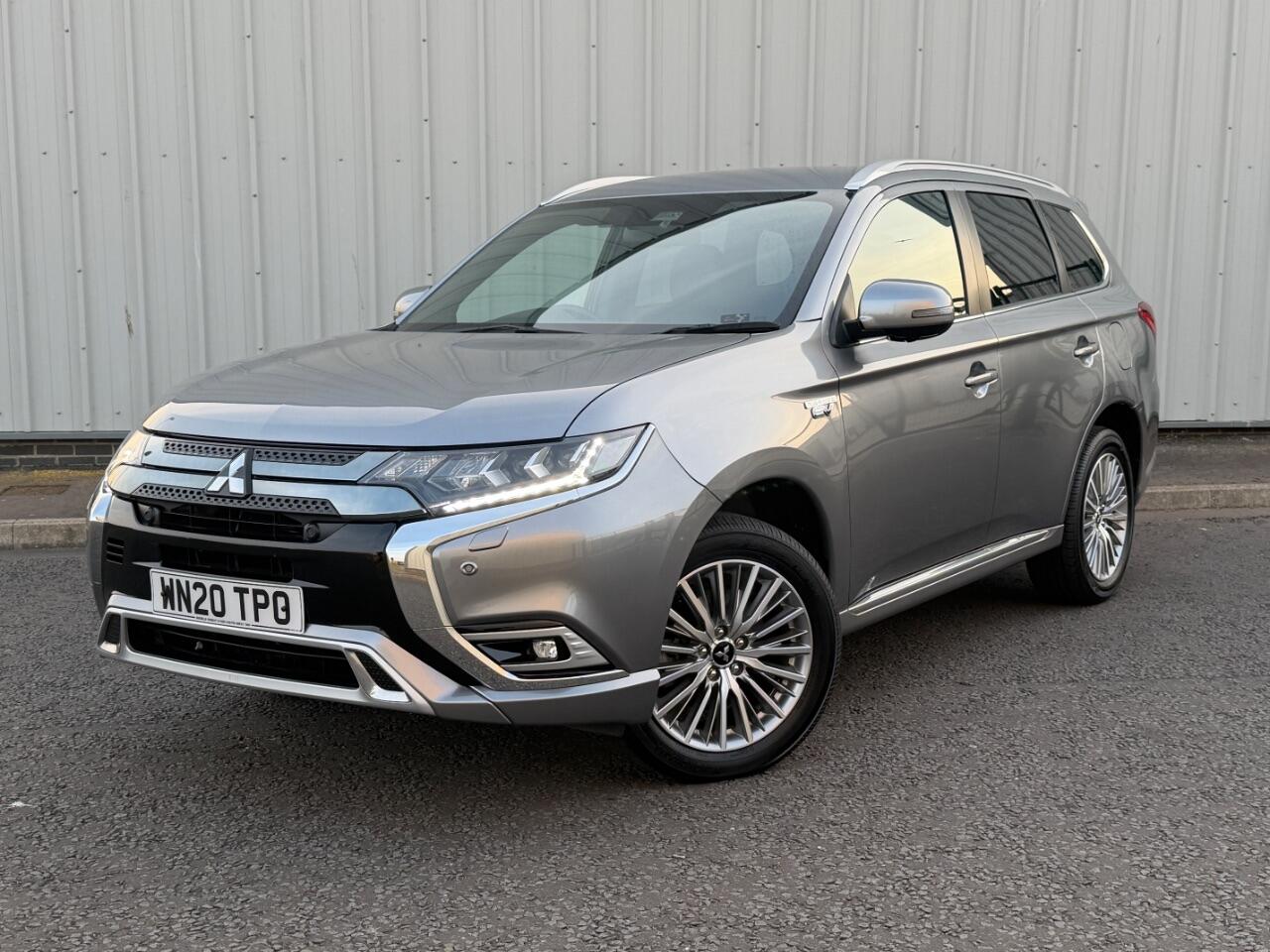 Mitsubishi Outlander view 4