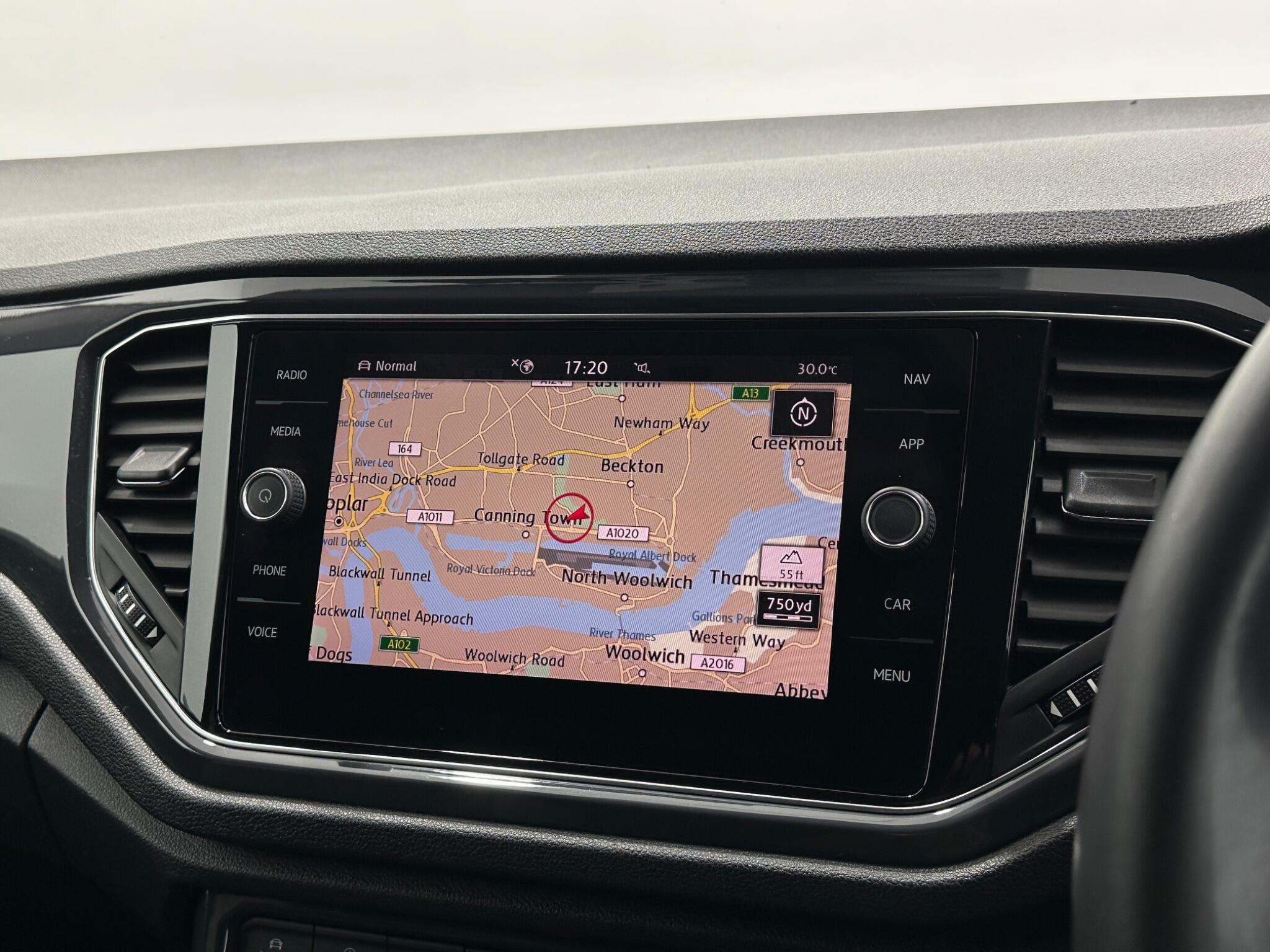 Volkswagen T-Roc view 22