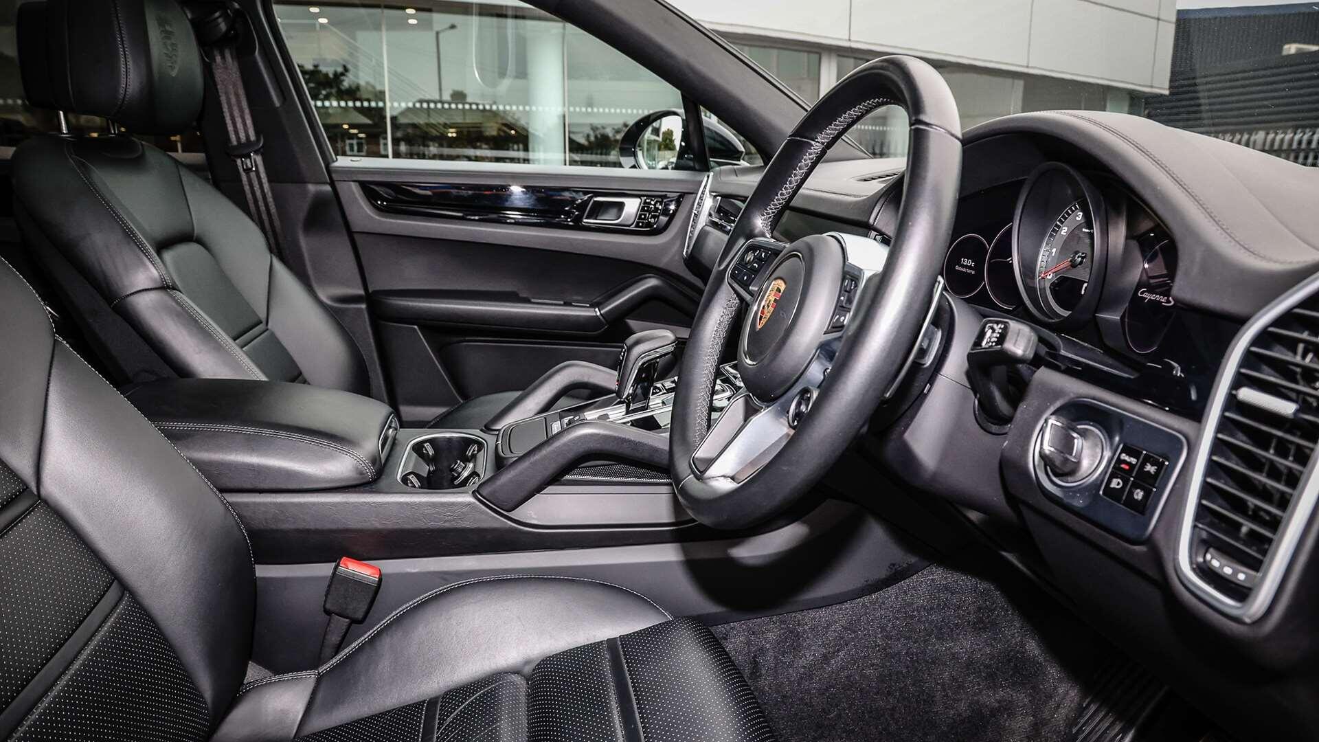 Porsche Cayenne view 12