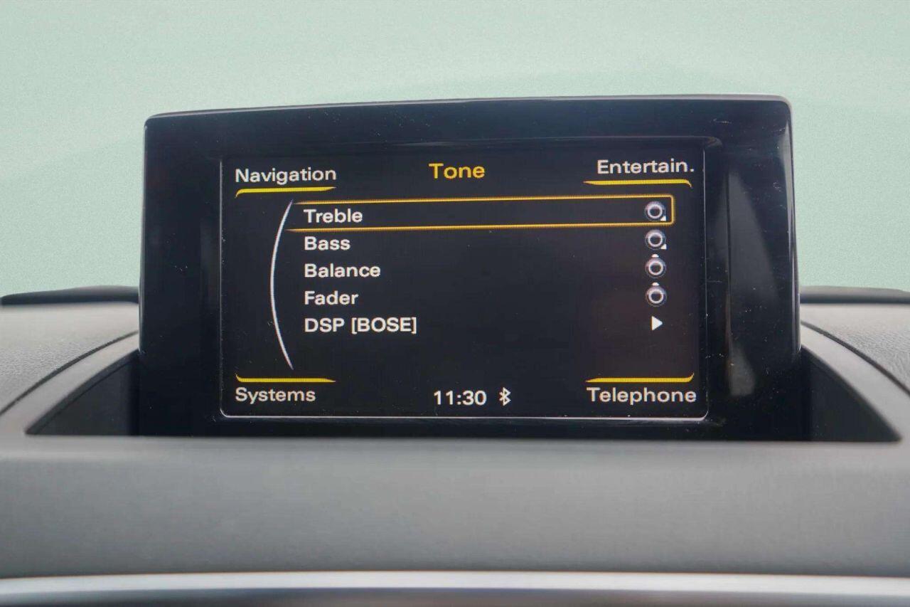 Audi Q3 view 32