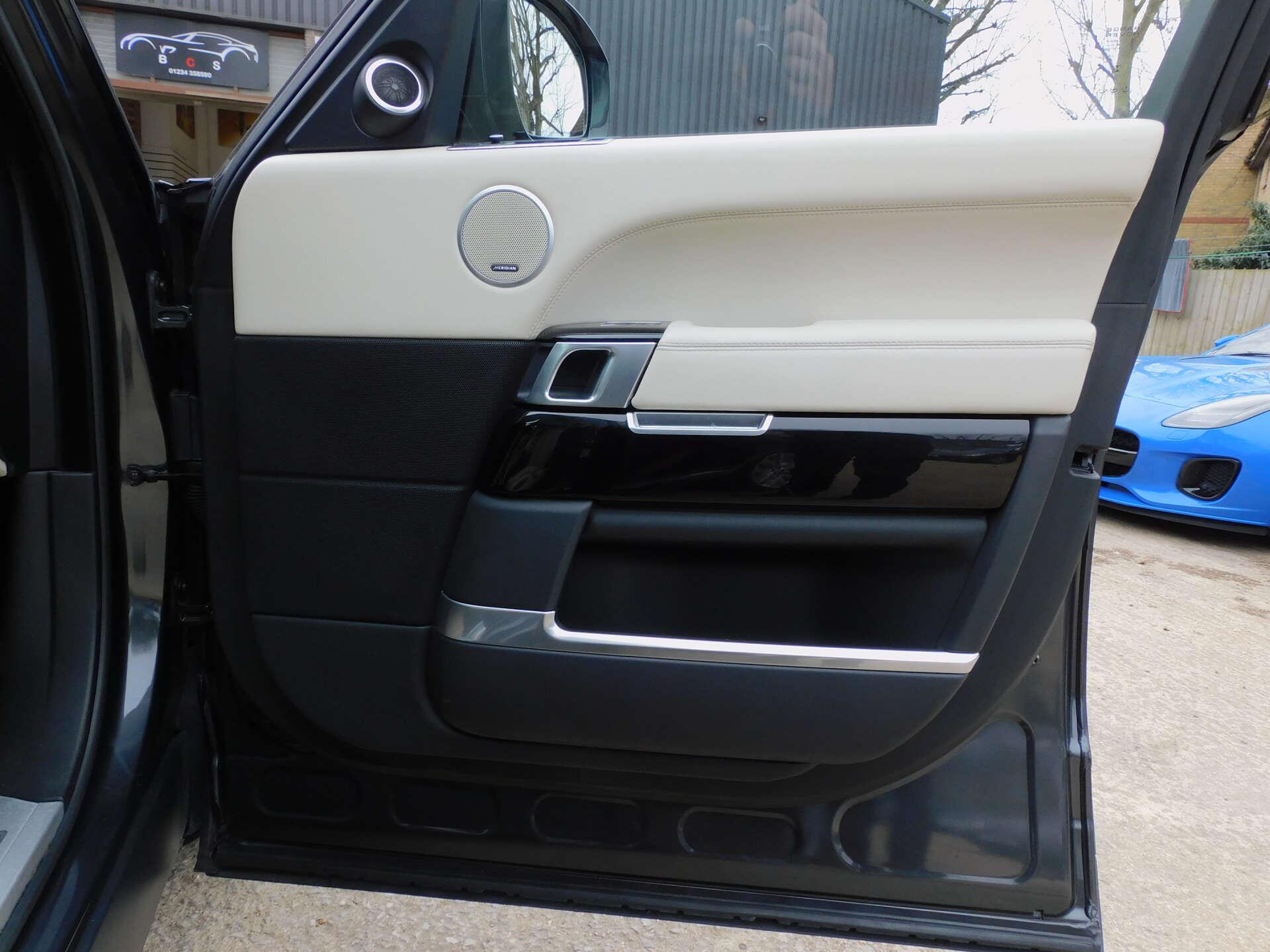 Land Rover Range Rover view 42