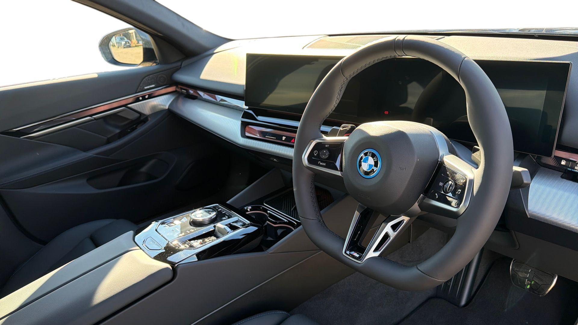BMW 5 Series view 6