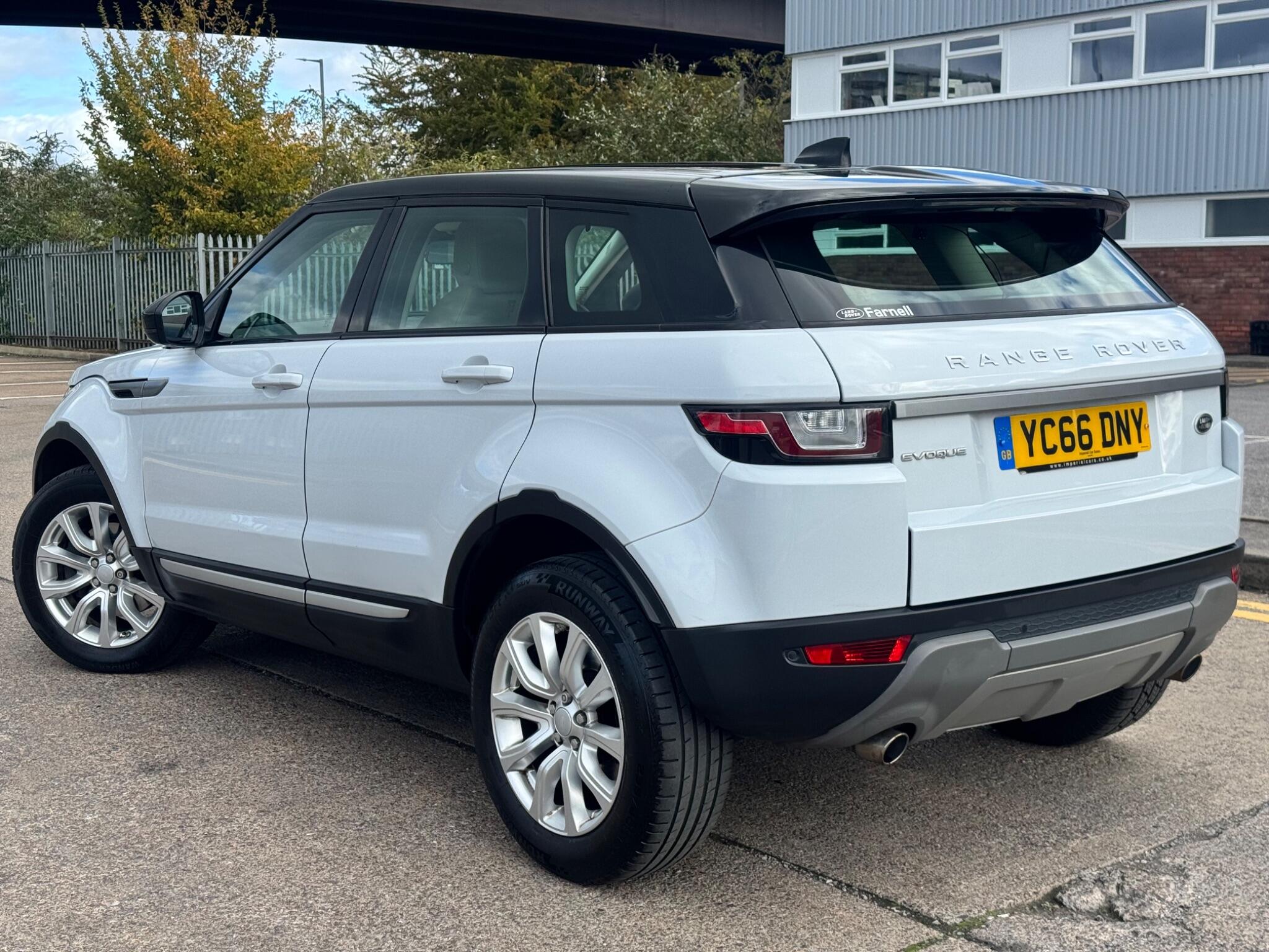 Land Rover Range Rover Evoque view 4