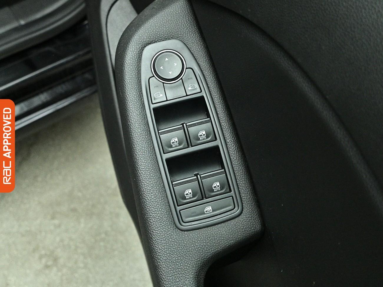 Renault Clio view 24