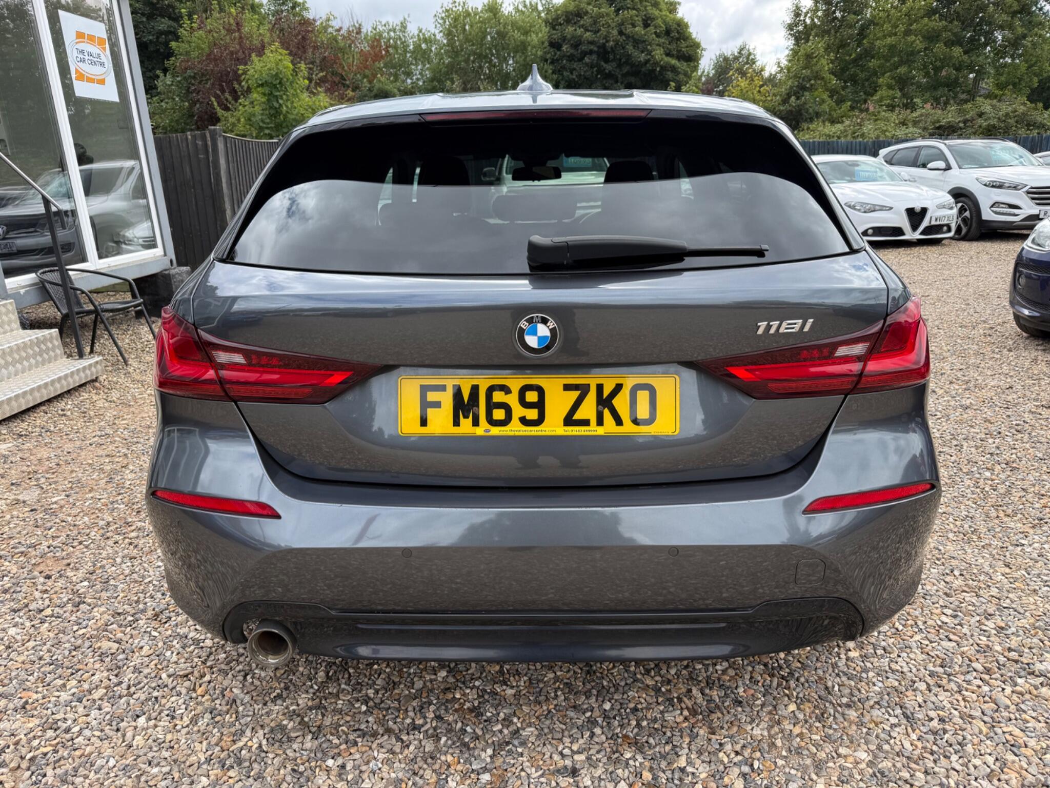 BMW 1 Series view 4