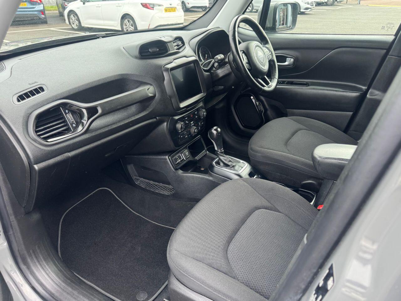 Jeep Renegade view 18