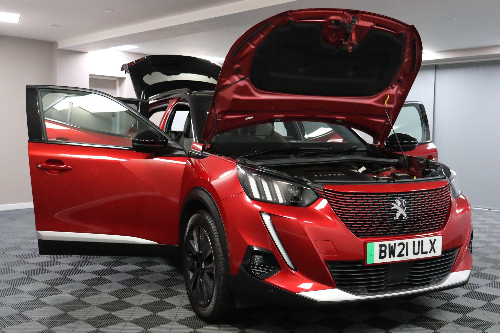 Peugeot E-2008 view 15