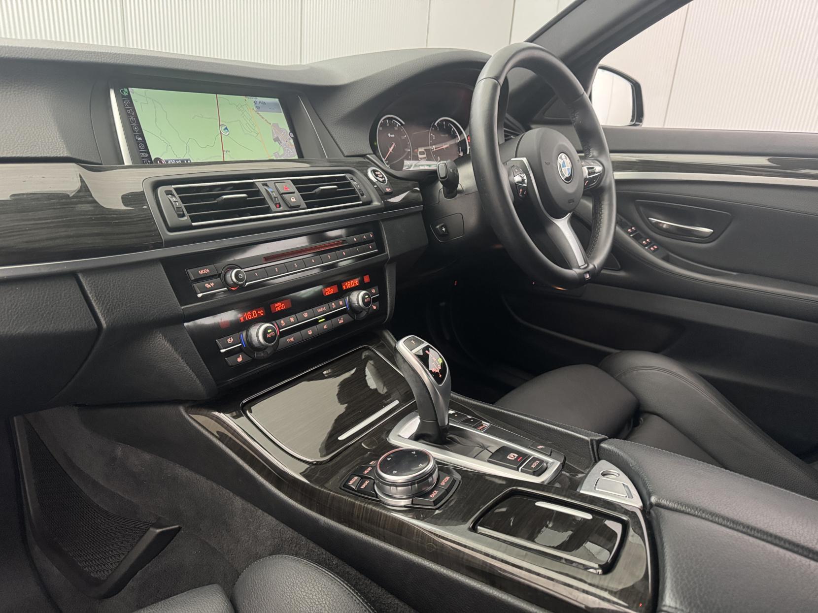 BMW 5 Series view 59