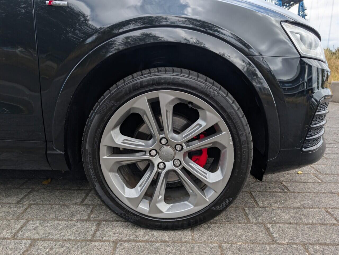 Audi Q3 view 4
