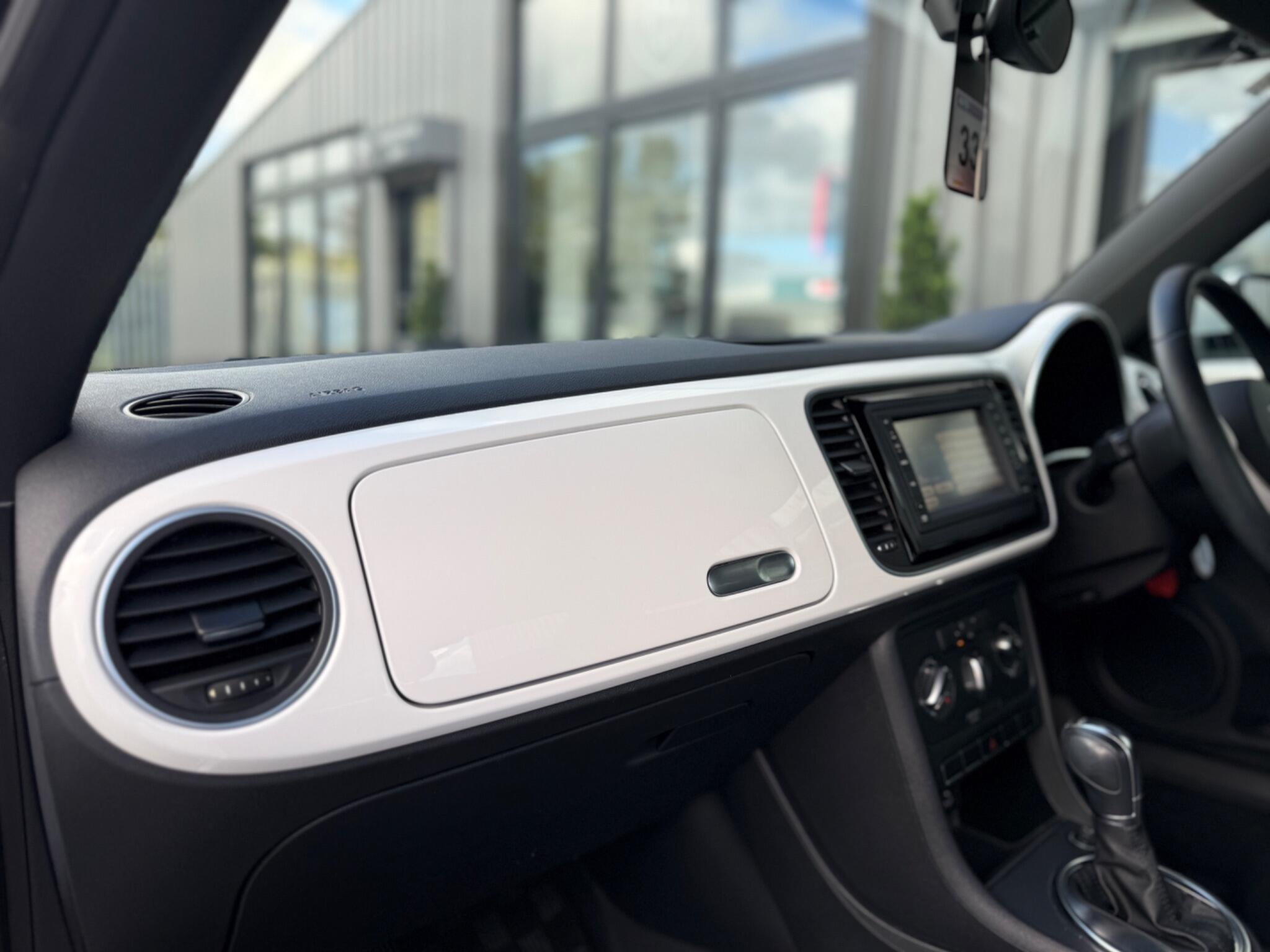 Volkswagen Beetle view 28