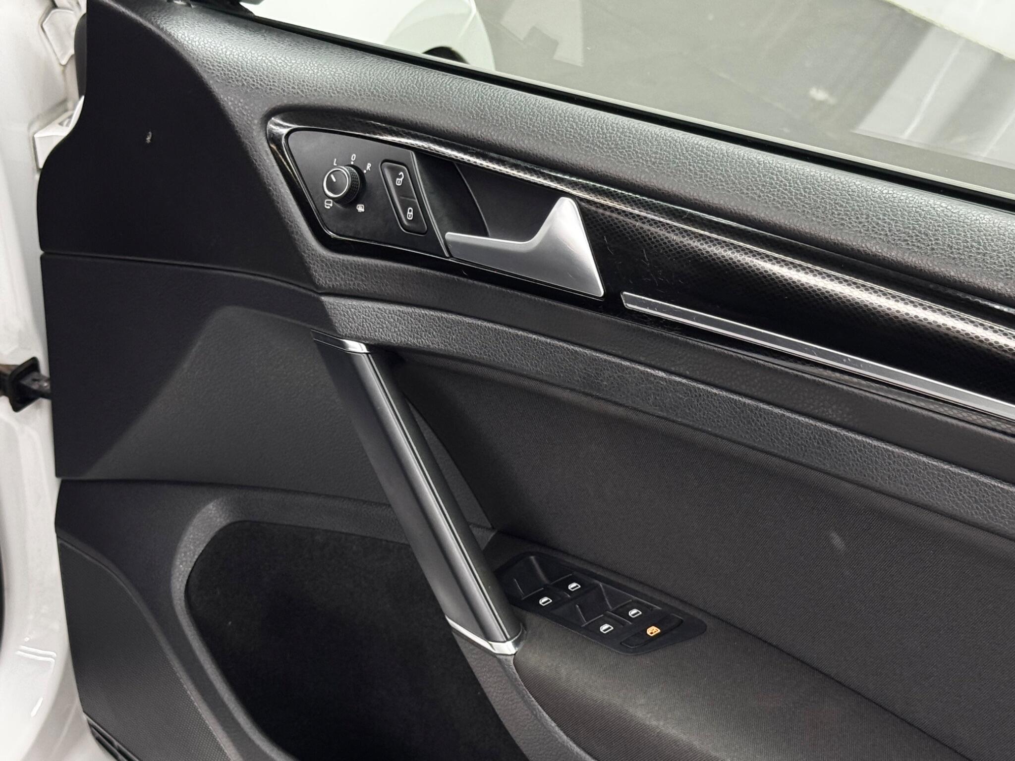 Volkswagen Golf view 64