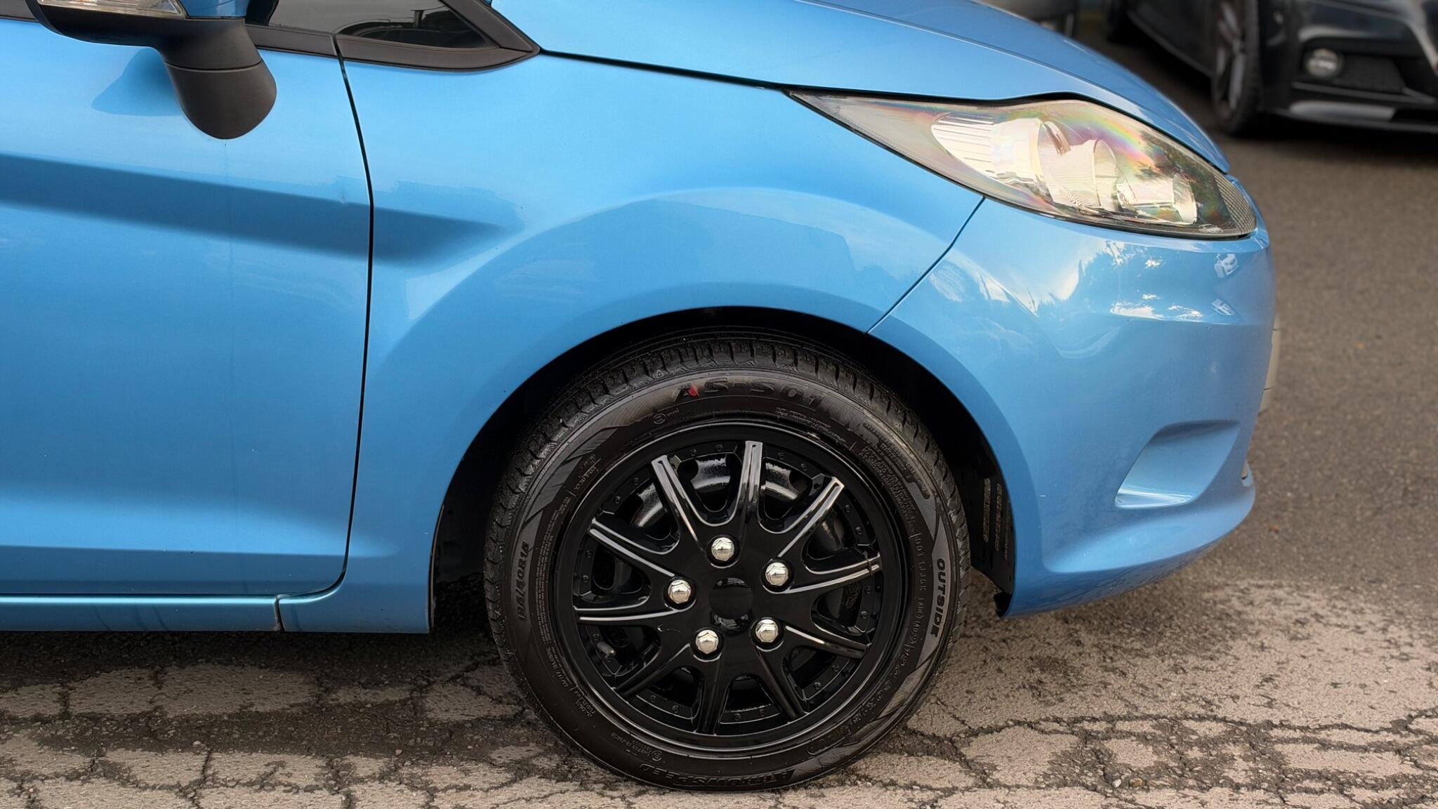 Ford Fiesta view 3