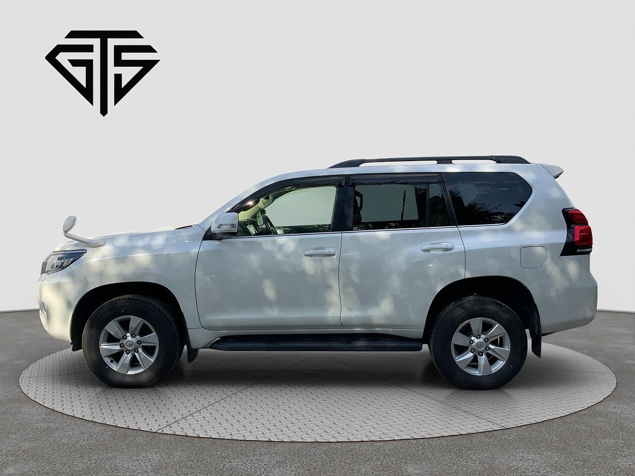Toyota Land Cruiser view 6